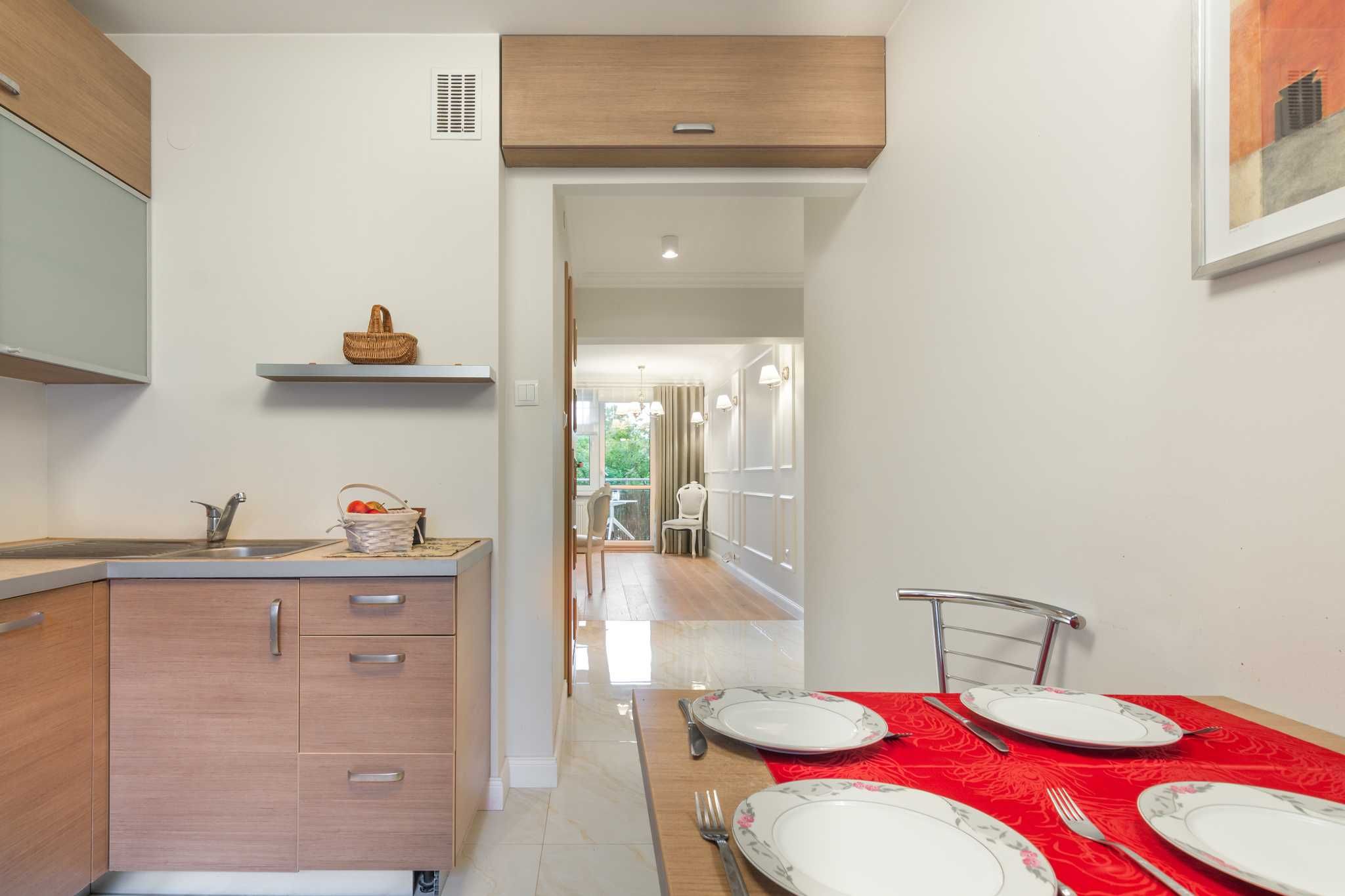 Modern 2-Bedroom Apartment Near University with Parking