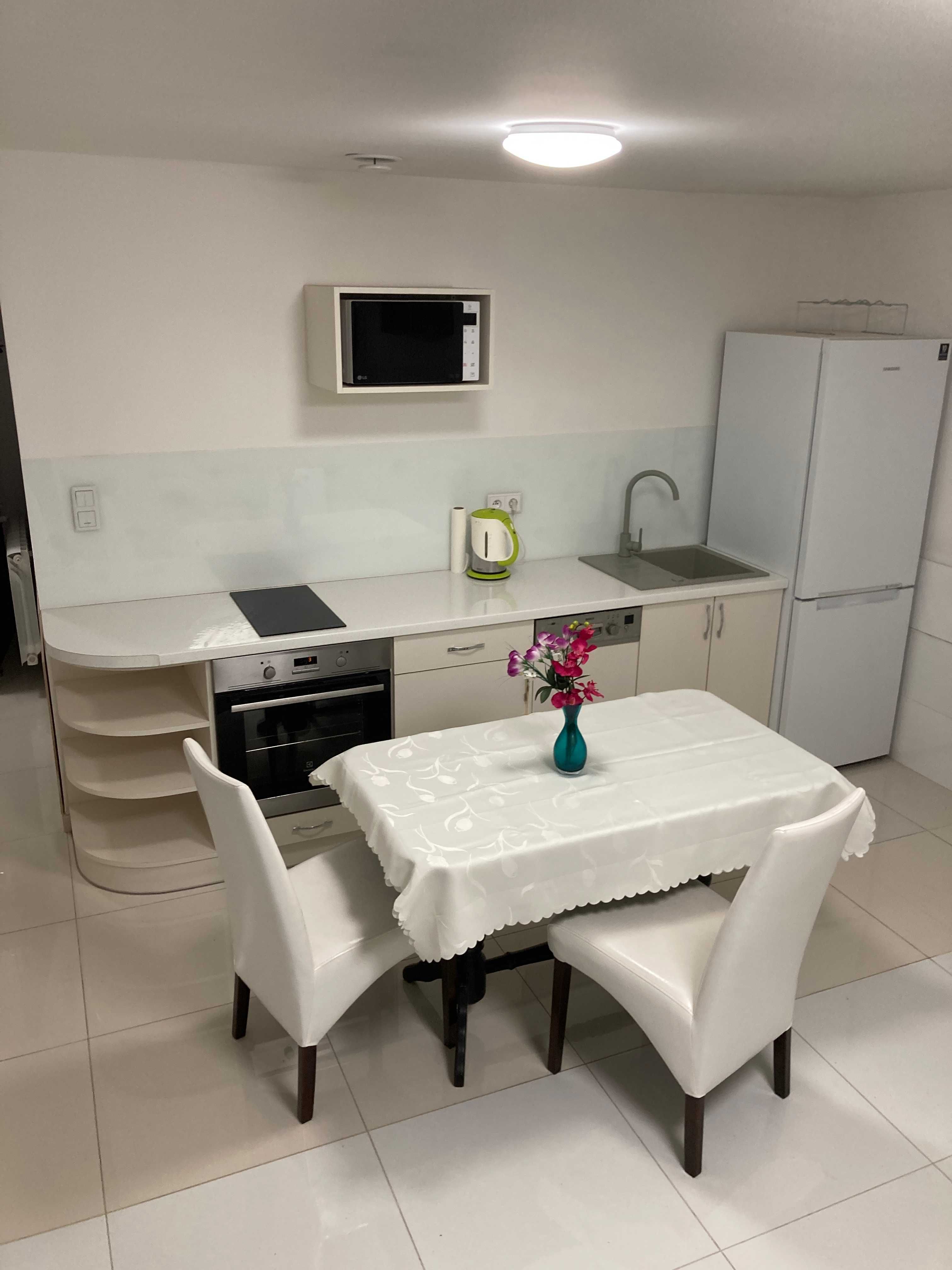 1-Bedroom Apartment in Bronowice, Krakow - 30m² Modern Living Space