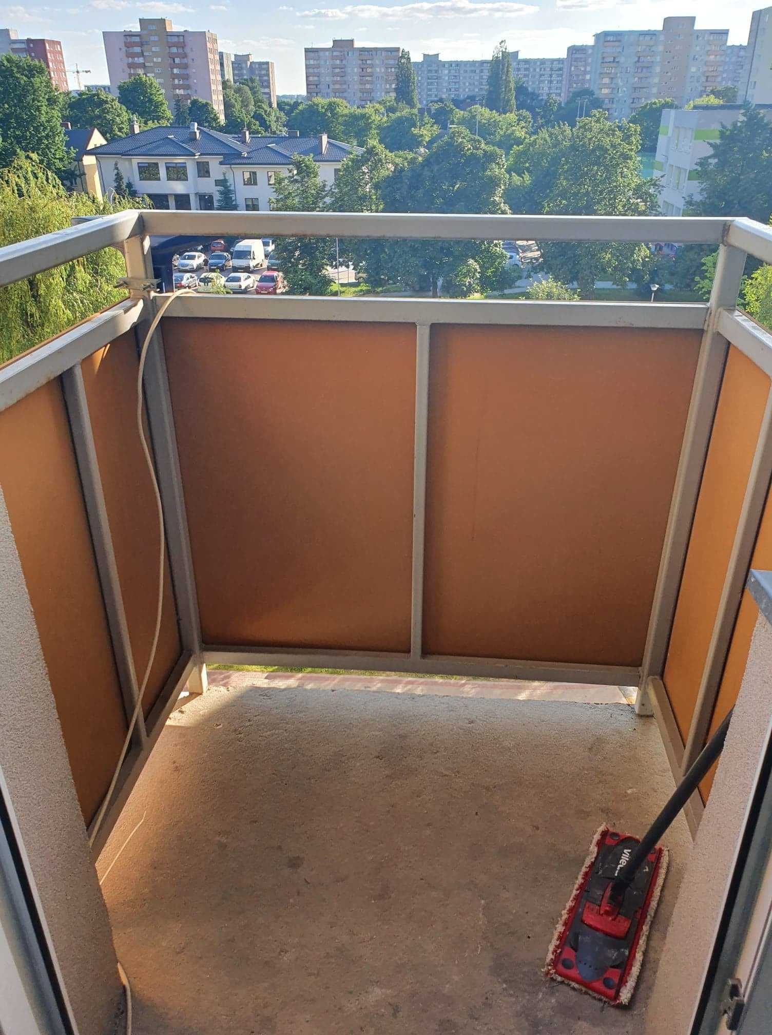 Modern Studio Near Metro with Balcony