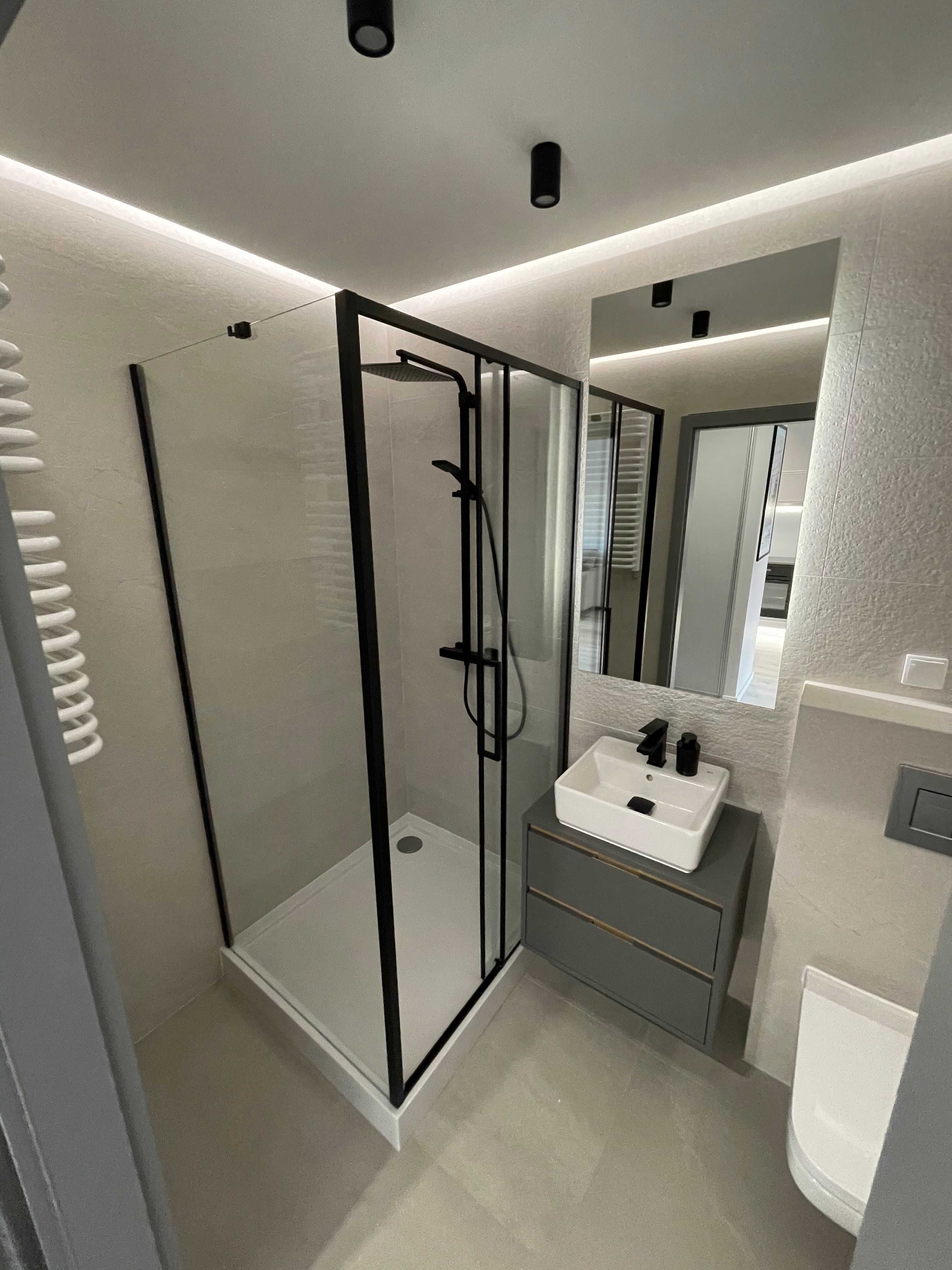 Modern Air-Conditioned 2-Bed Apartment with Balcony
