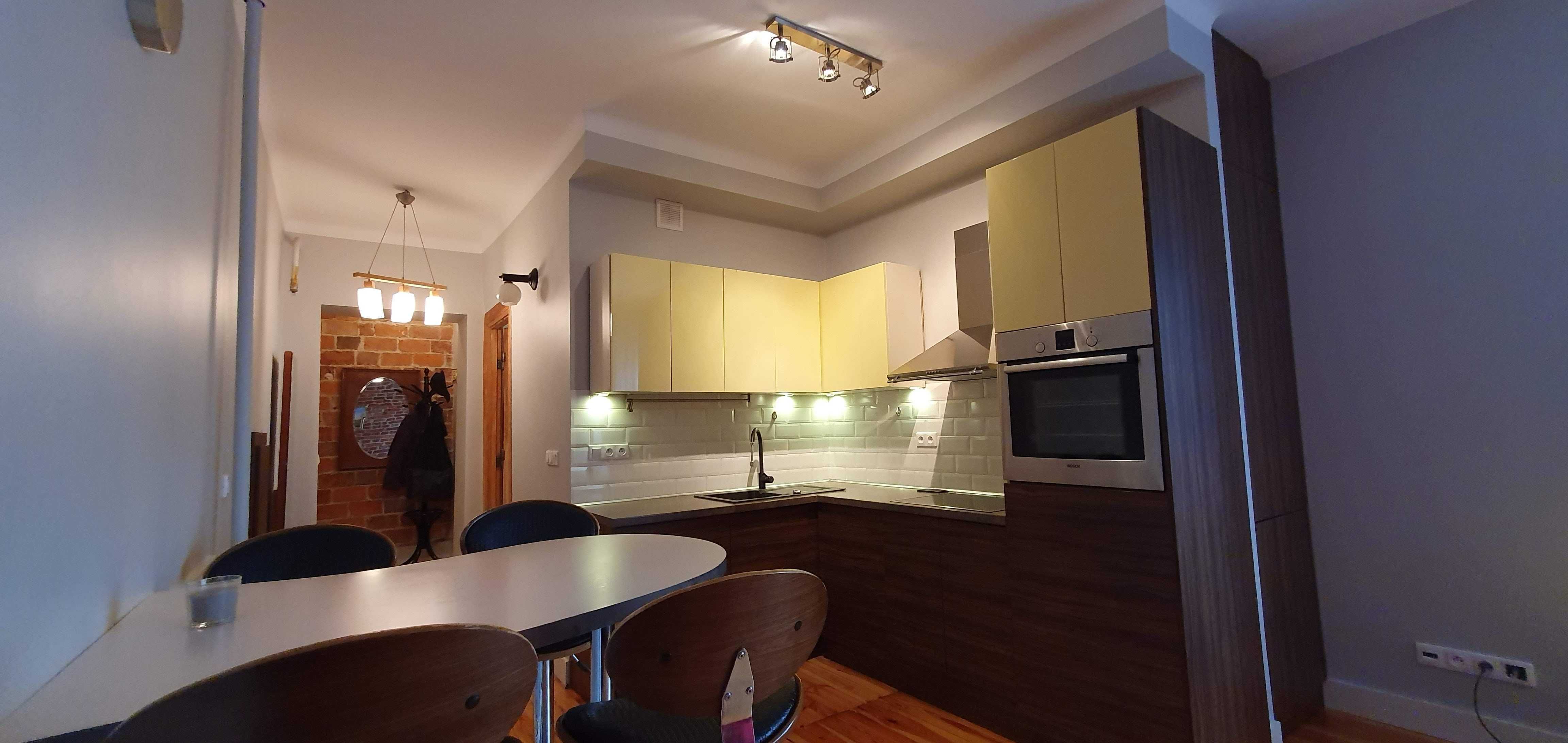 Renovated Industrial Style Apartment Near Park