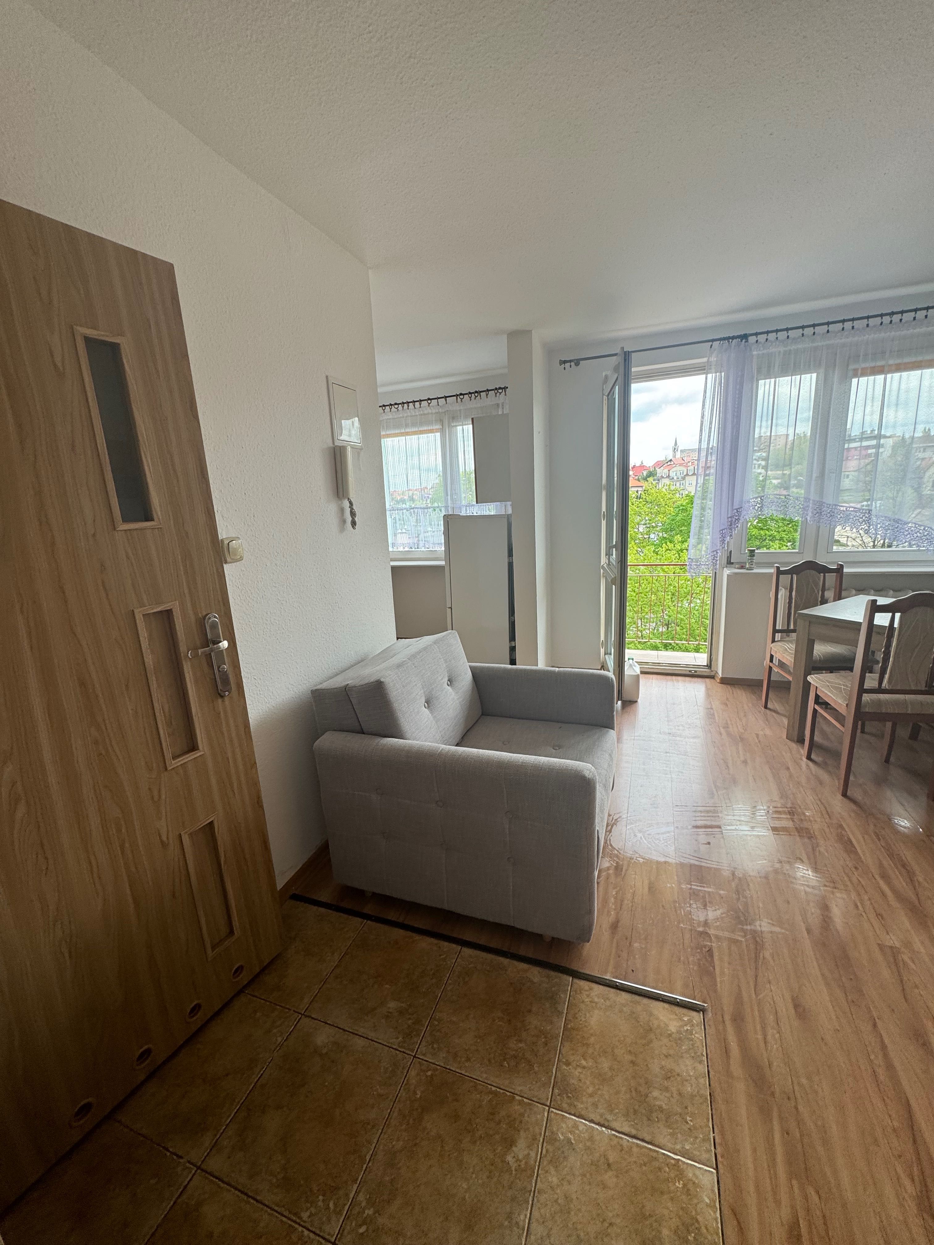 Cozy Studio Apartment Near Lake with Balcony