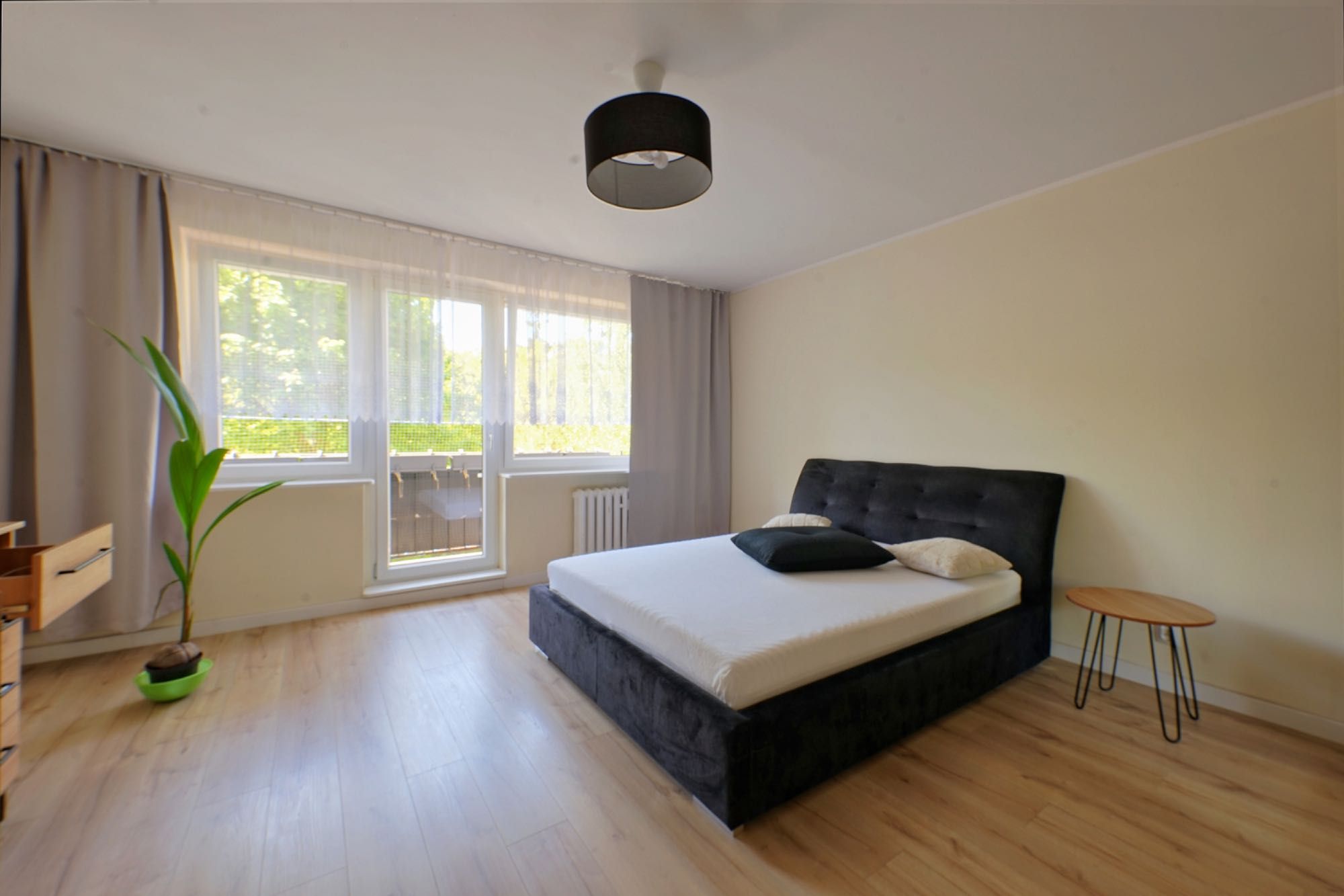 Comfortable 1-2 Person Room in Central Gdańsk with Balcony and Modern Amenities