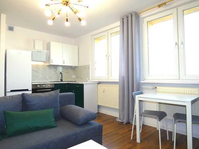 Spacious 35.5m² Apartment with Parking at Zwrotniczej 11E