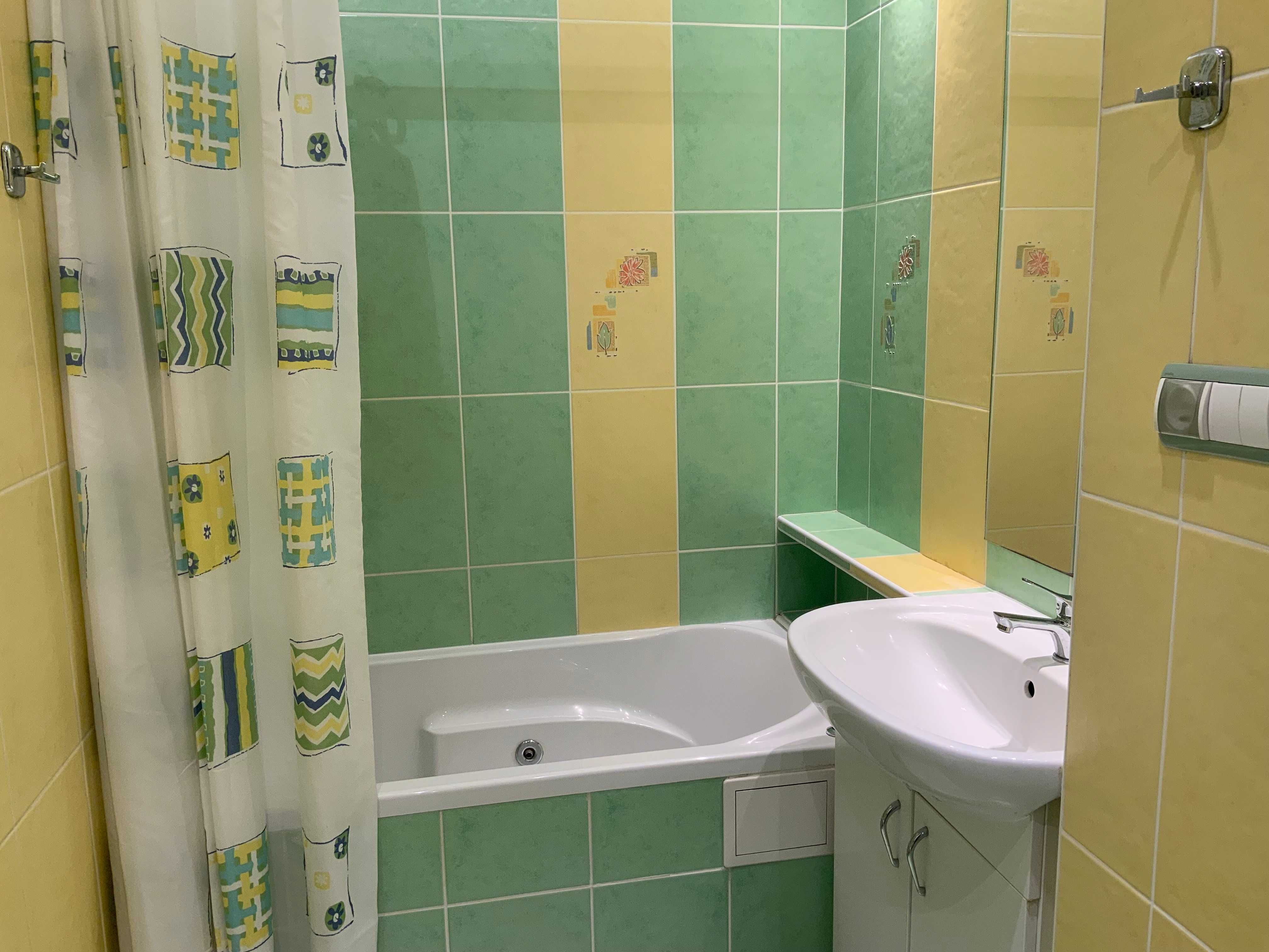 Modern Studio with AC near Park and Mall