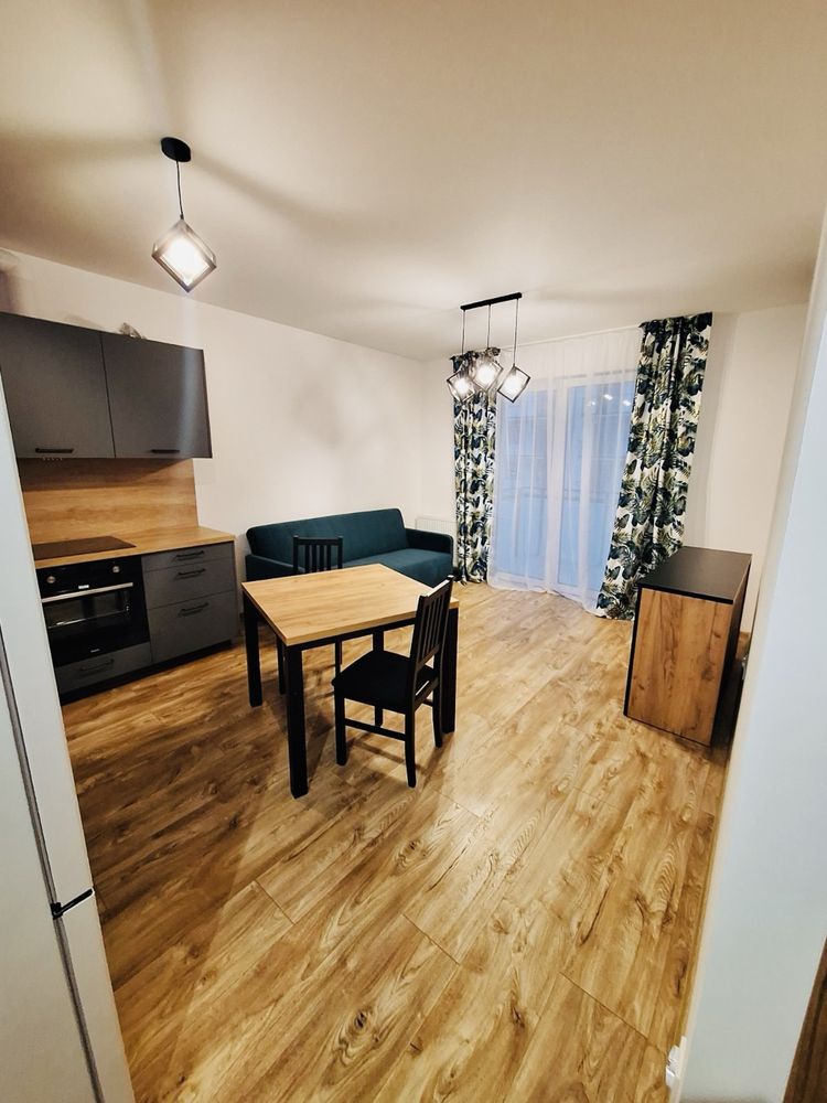 Modern 2-Bedroom Apartment with Balcony and Parking