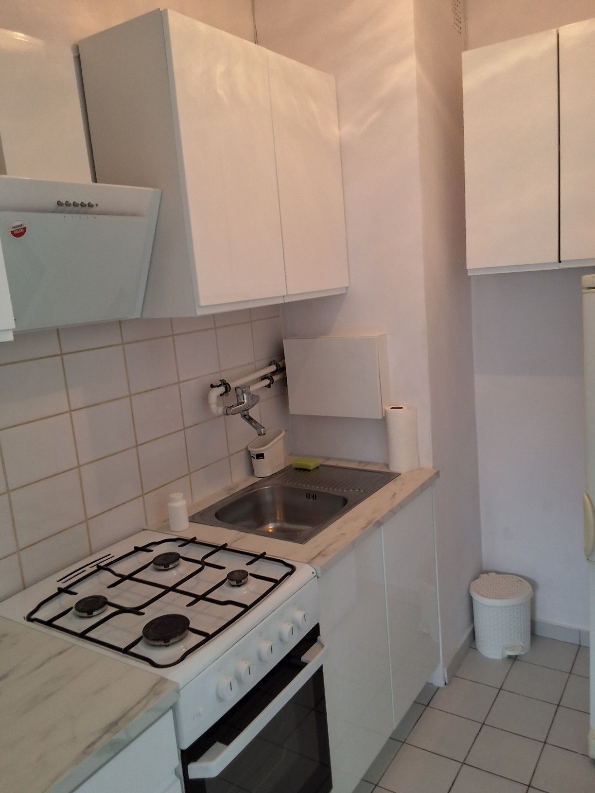 Renovated 2-Room Apartment with Elevator Near Amenities