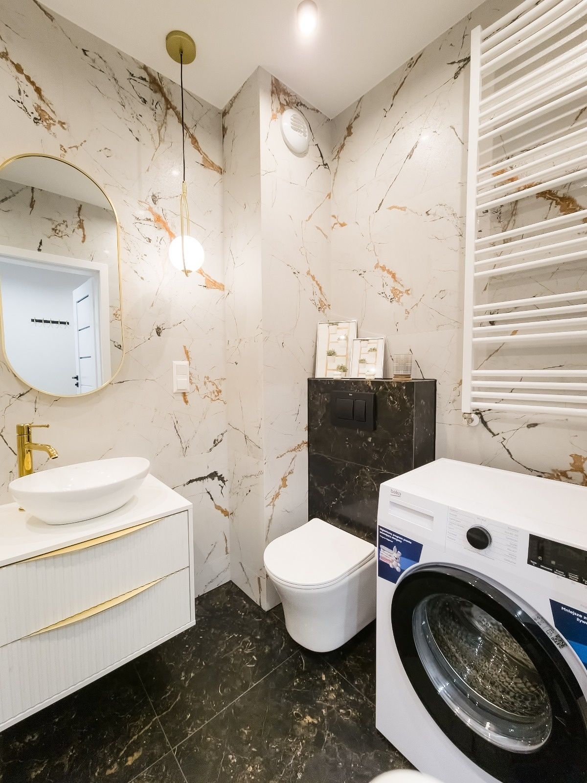 Modern Studio Apartment with Balcony and Full Kitchen