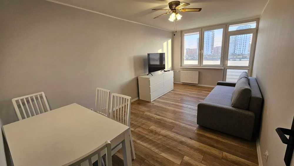 Modern 2-Bedroom Apartment with Balcony Near Transport