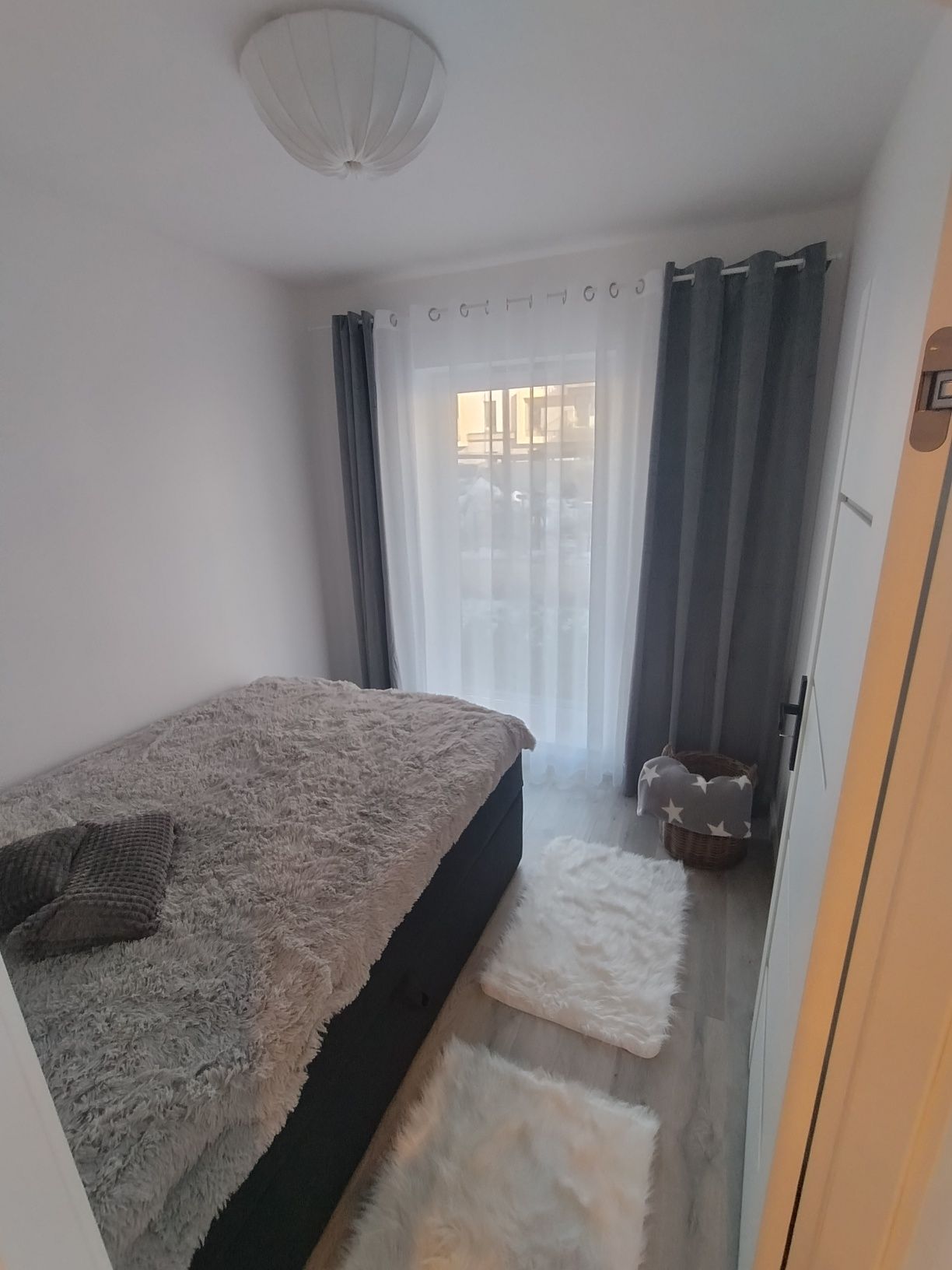 Modern 2-Bedroom Apartment Near Beach with Garden