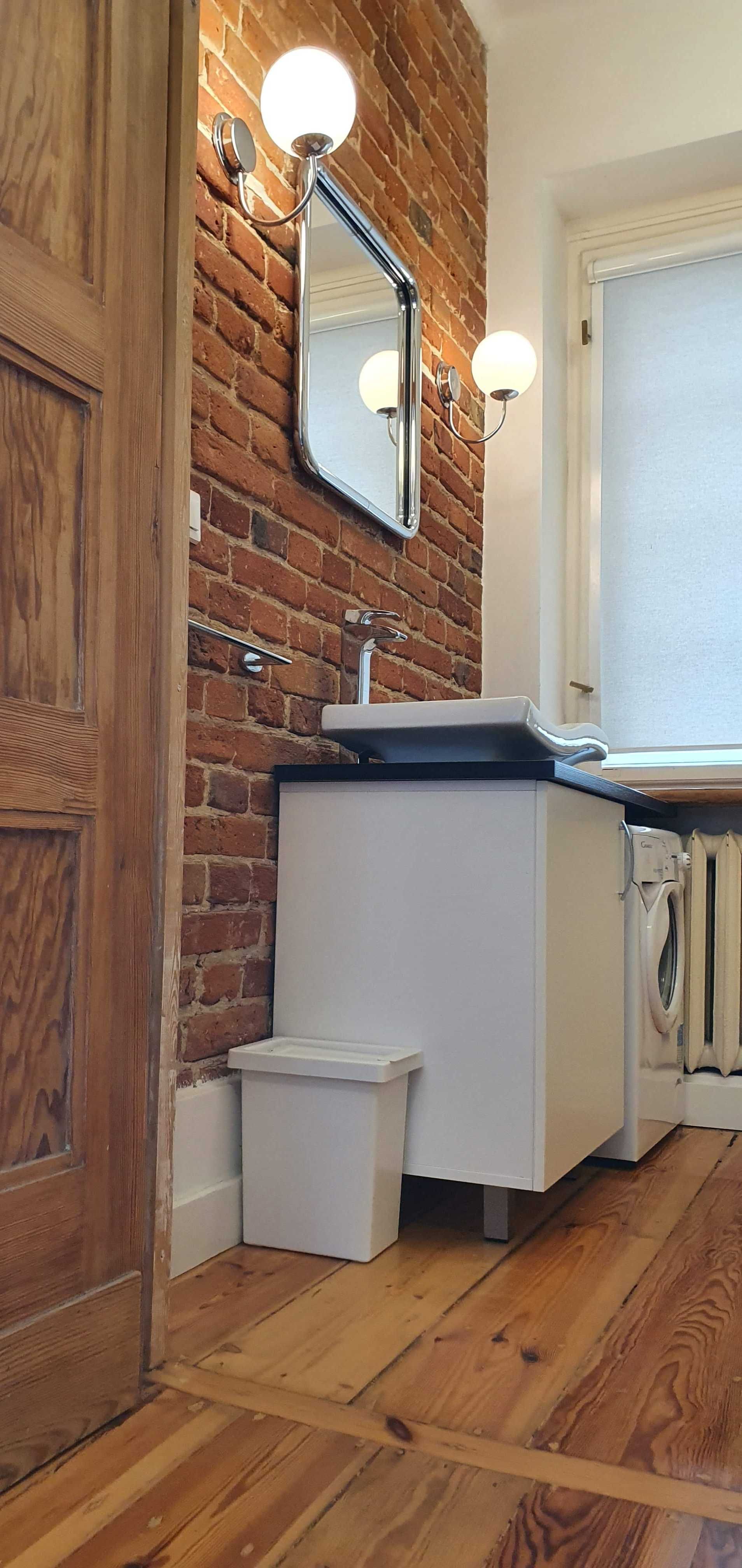 Renovated Industrial Style Apartment Near Park