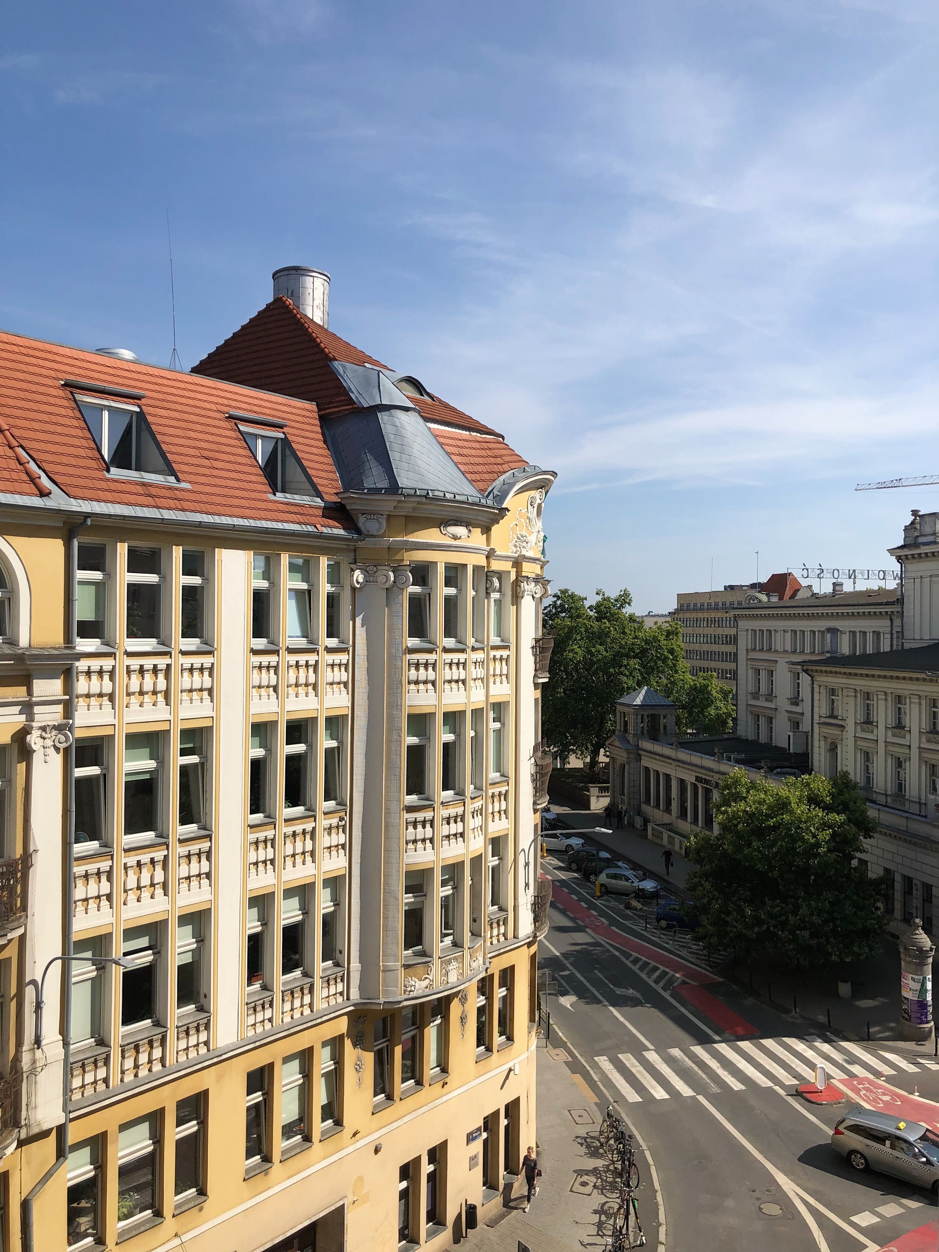 Bright Studio Apartment in City Center near Freedom Square