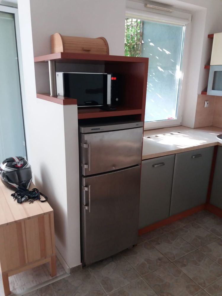 Липска көшесіндегі жағалауы жасыл аймақ пен тұрақ орыны бар жайлы бір бөлмелі пәтер