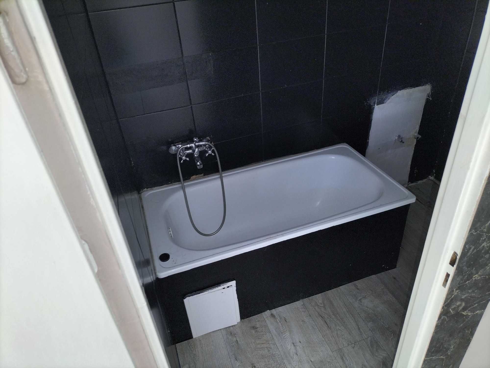 Солнечная квартира 50м² с балконом, 2-й этаж, электрическое/угольное отопление
