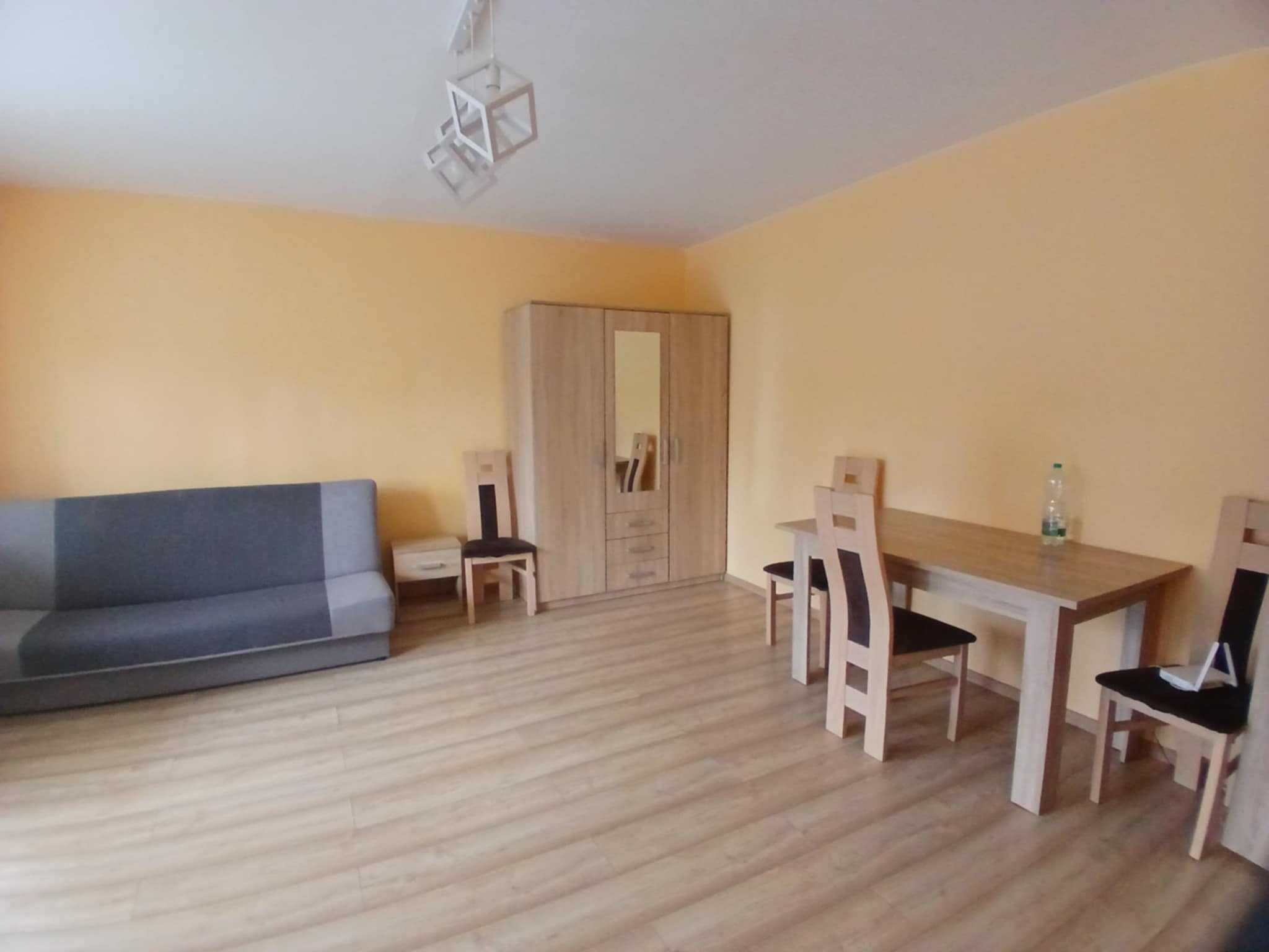 Spacious 2-Bed Apartment with Garden Access