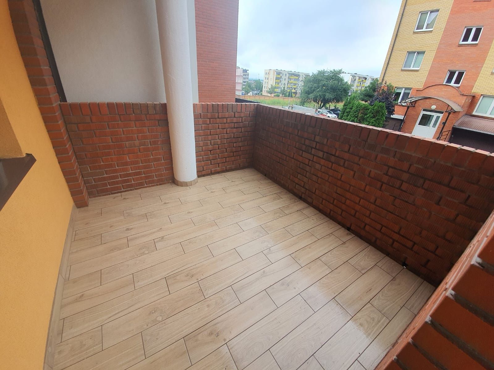 Modern 2-Bedroom Apartment with Balcony in Monitored Complex