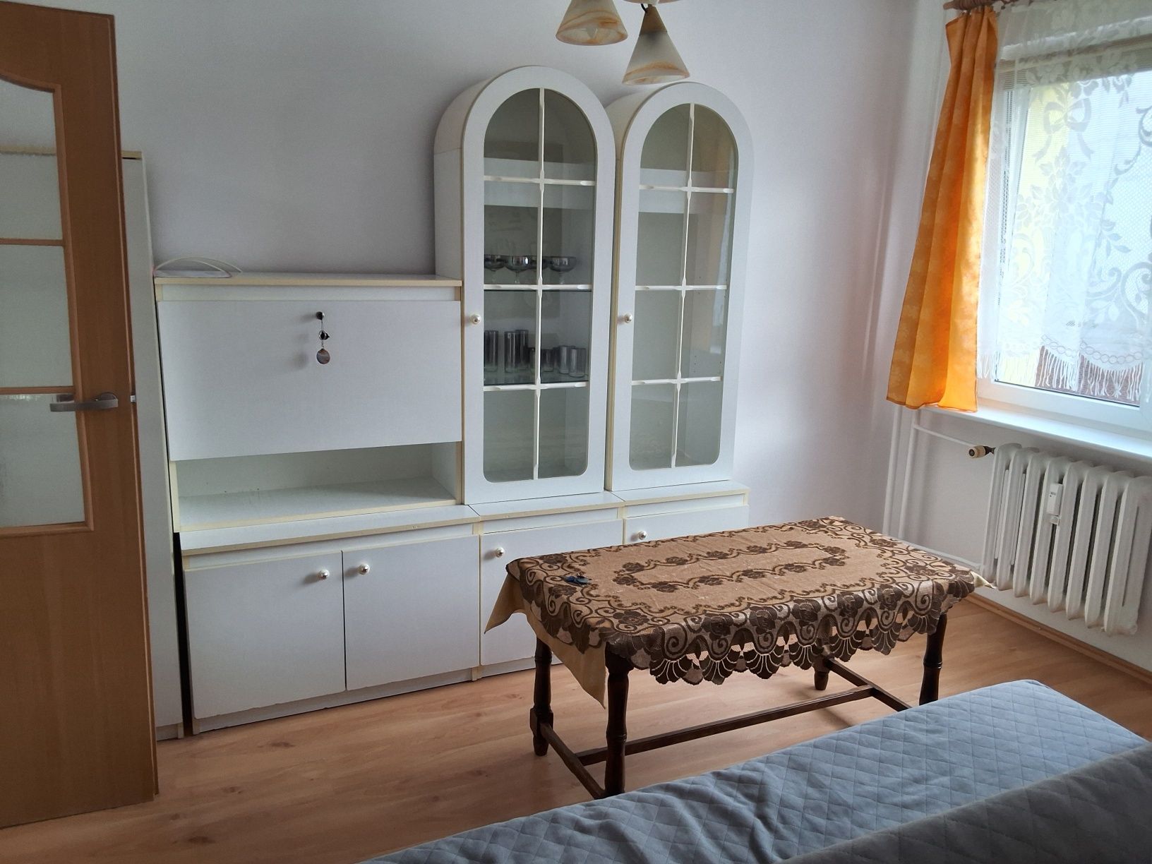 Renovated 2-Room Apartment with Elevator Near Amenities
