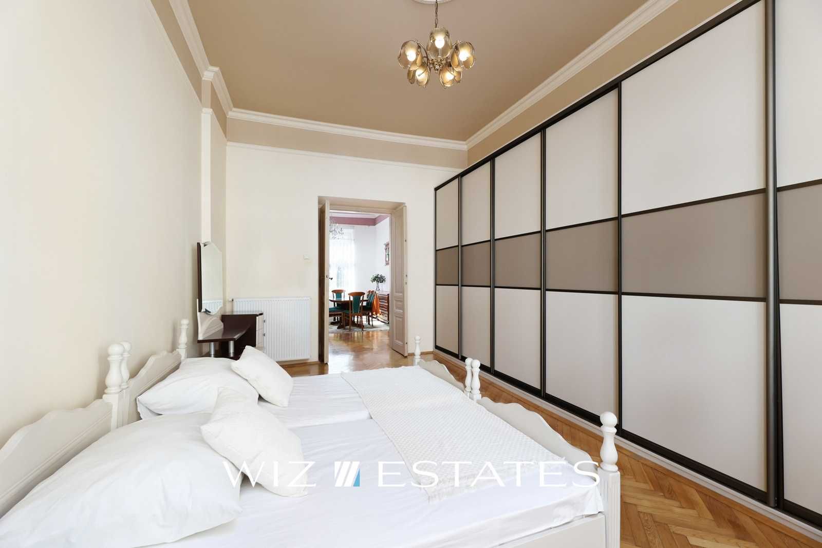 Cozy 2-Room Apartment in Old Town Center with Separate Kitchen