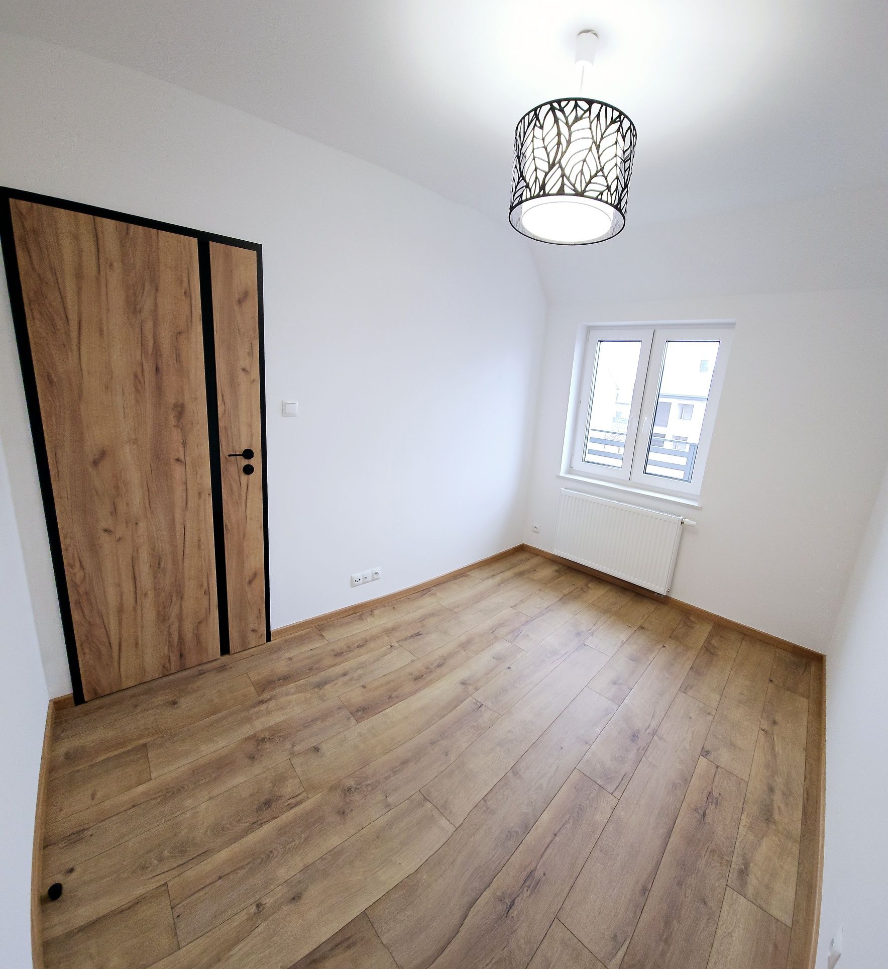 Modern 3-Bedroom Apartment with Kitchen and Balcony