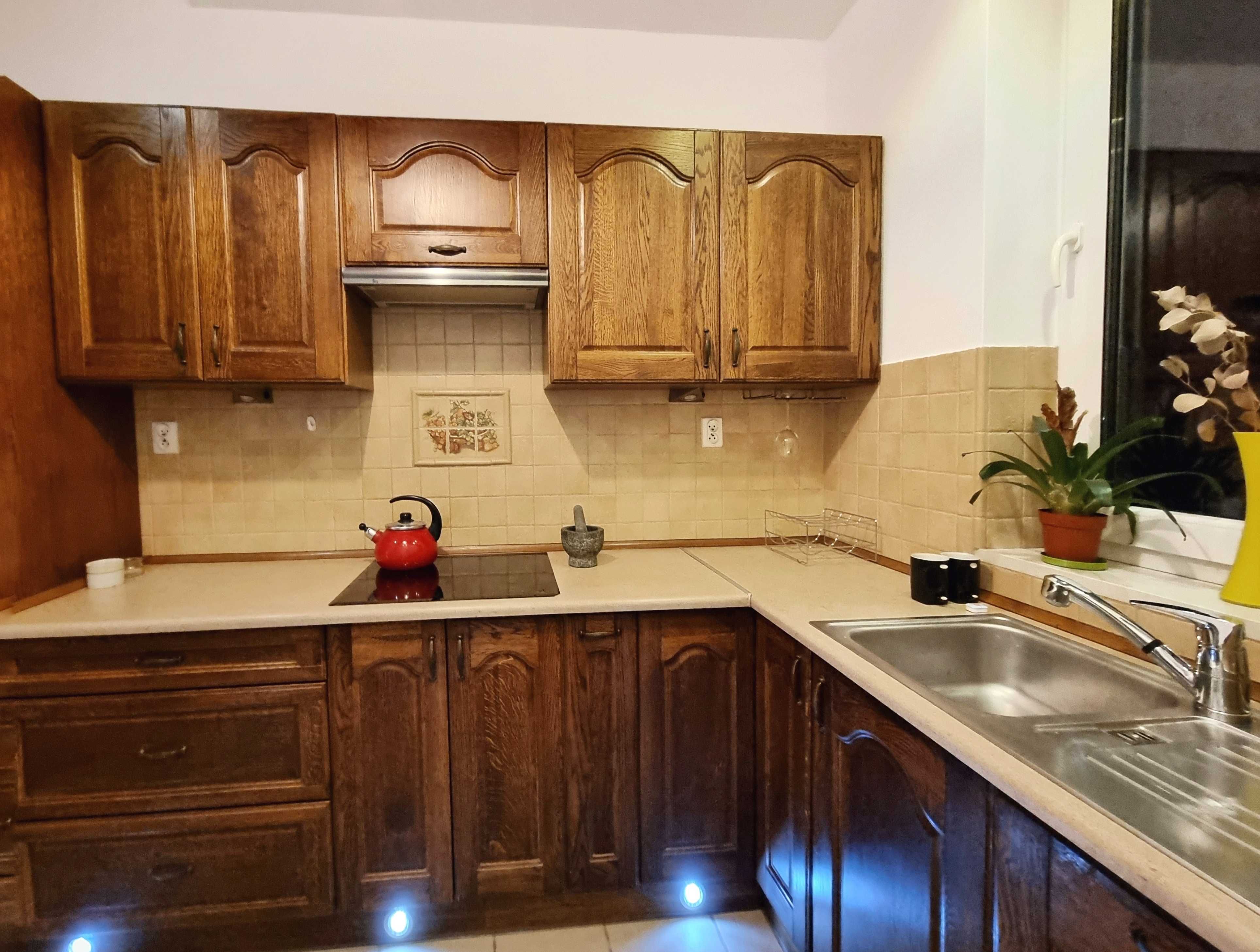 Modern 2-Bed Apartment Near Metro with Parking