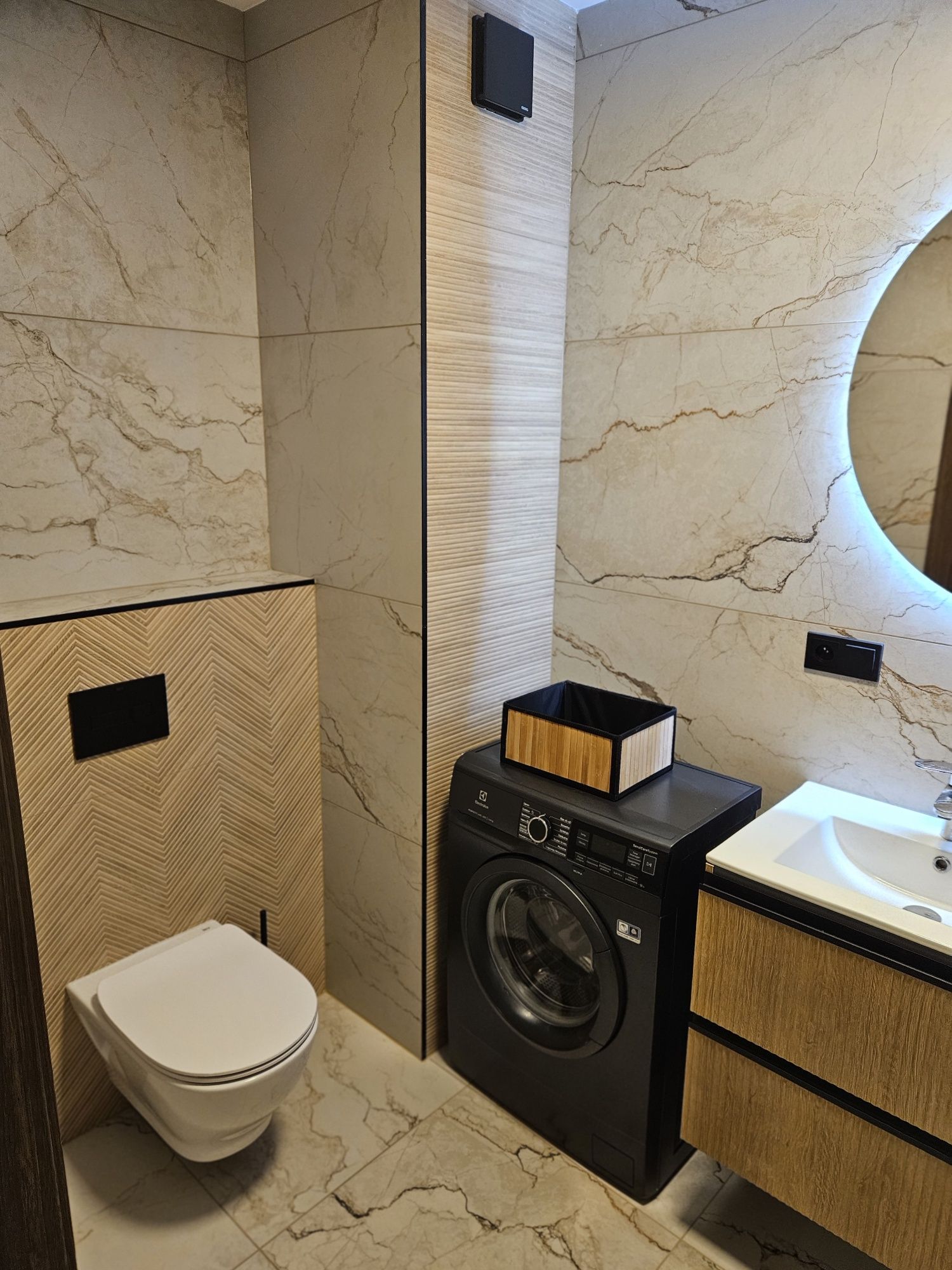 Modern 2-Bedroom Apartment with Smart Features