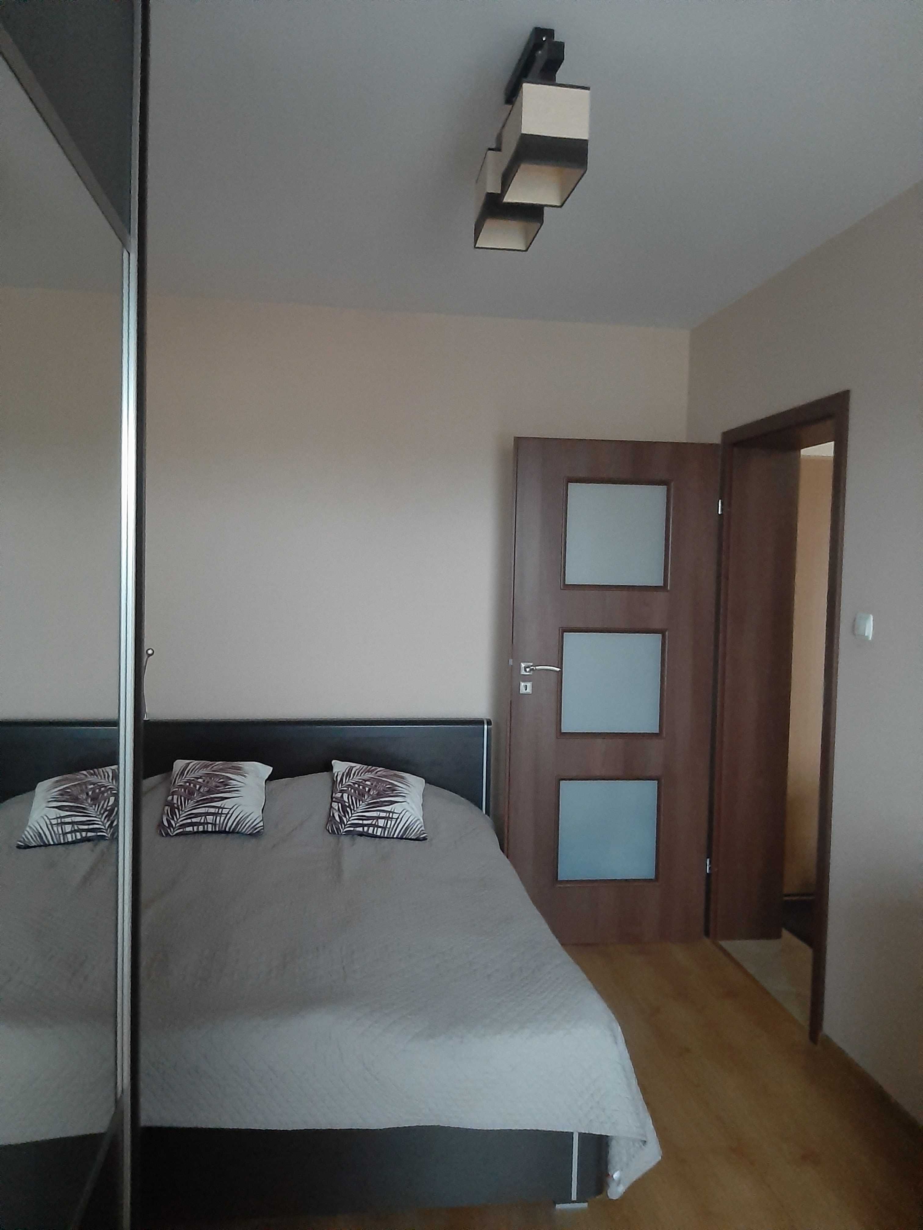 Modern 2-Bedroom Apartment with Balcony Near Mall