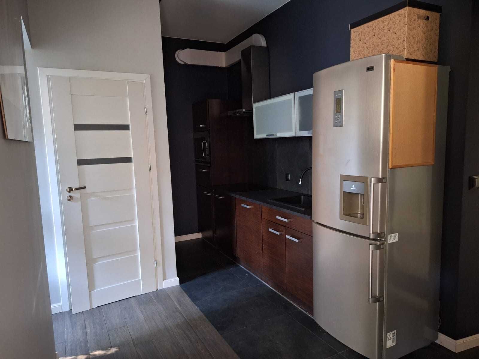 Двухкомнатная квартира в довоенном доме, 50м², первый этаж