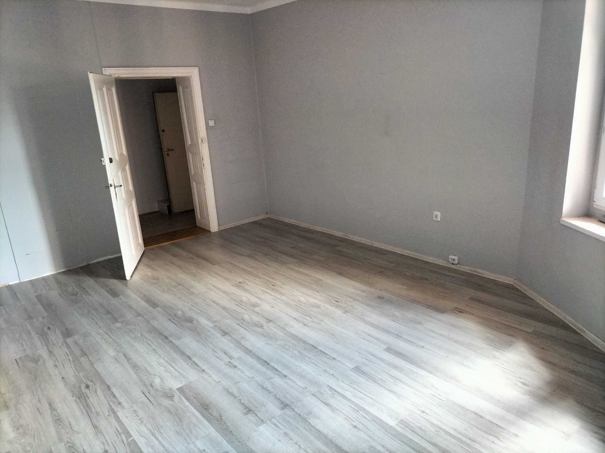 Солнечная квартира 50м² с балконом, 2-й этаж, электрическое/угольное отопление