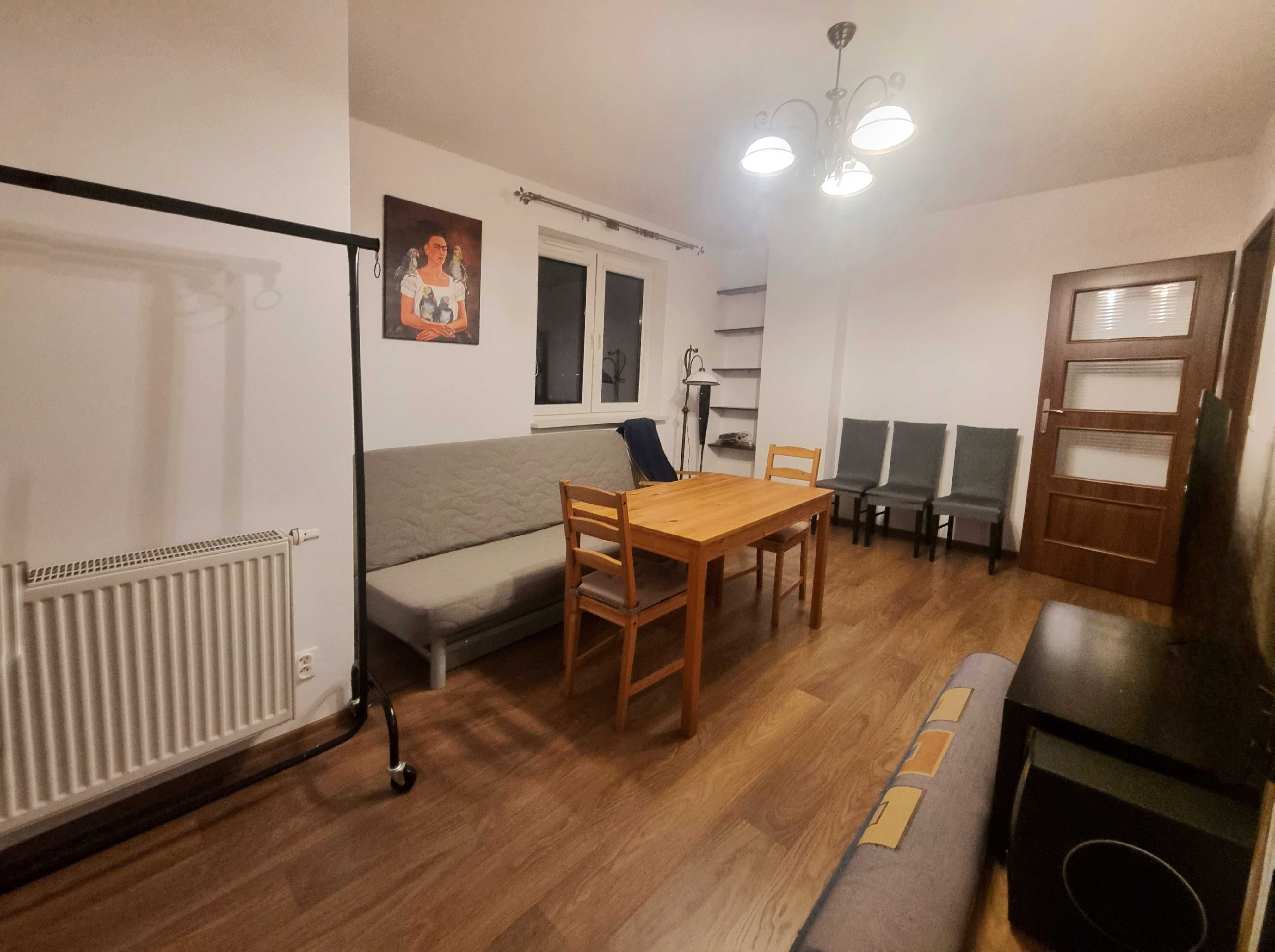 Modern 2-Bed Apartment Near Metro with Parking