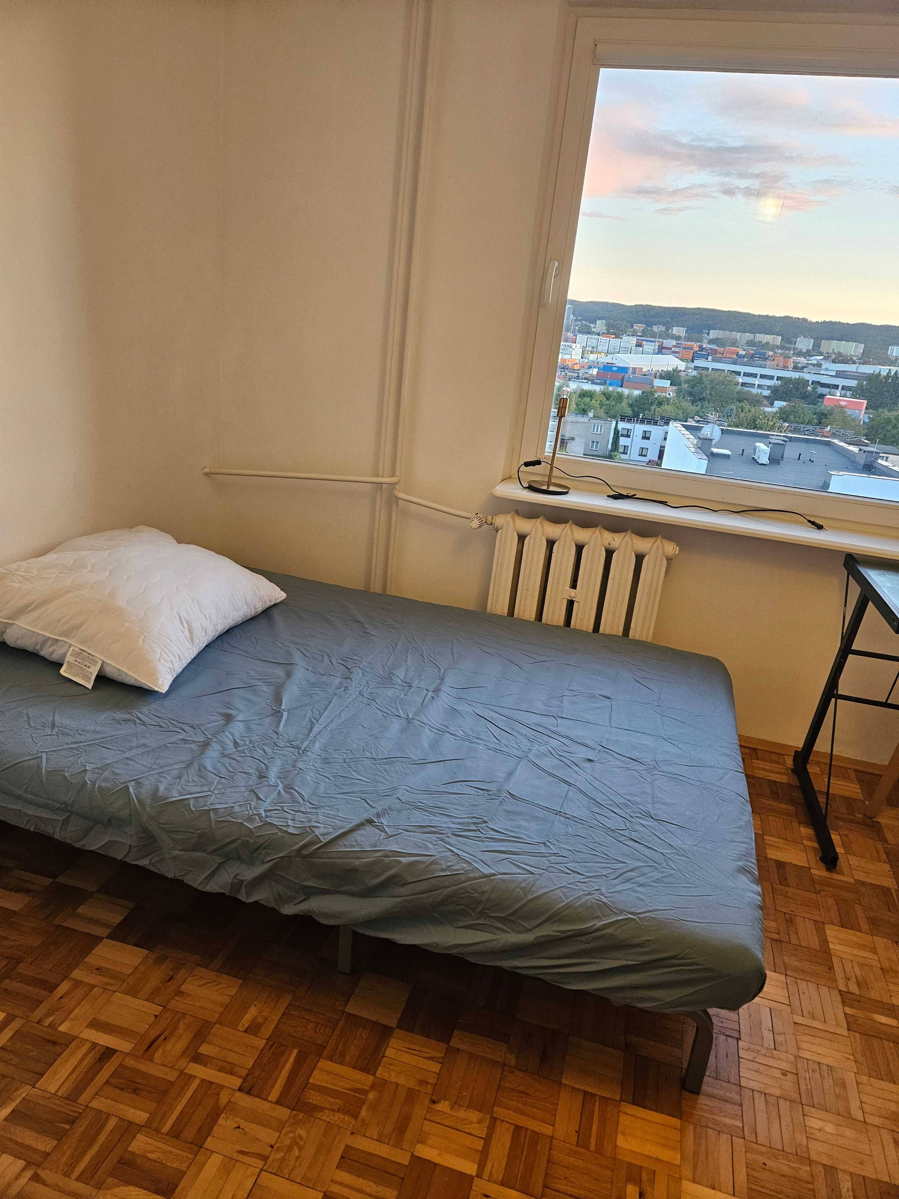Functional Room in Gdynia - Close to University, Well-Connected Location