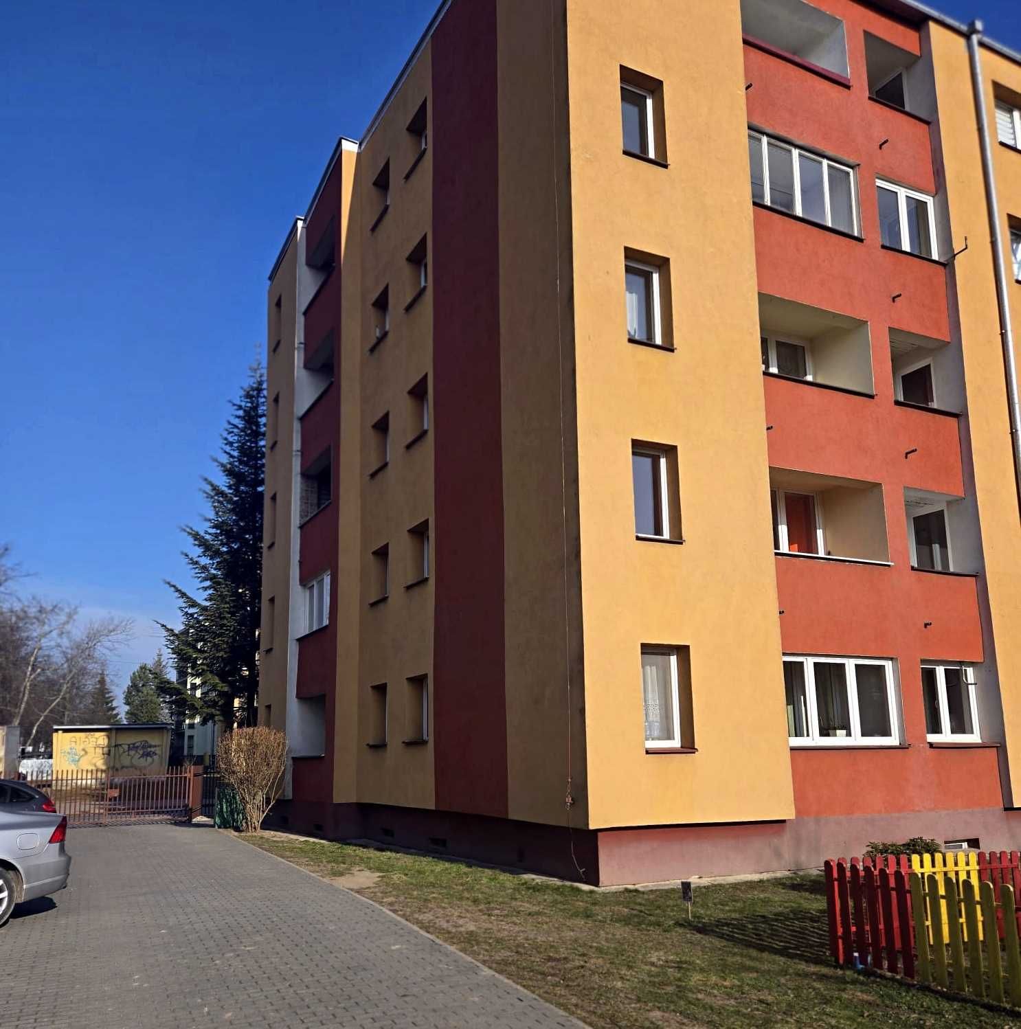 Минск-Мазовиецкидегі балконды күнды екі бөлмелі пәтер