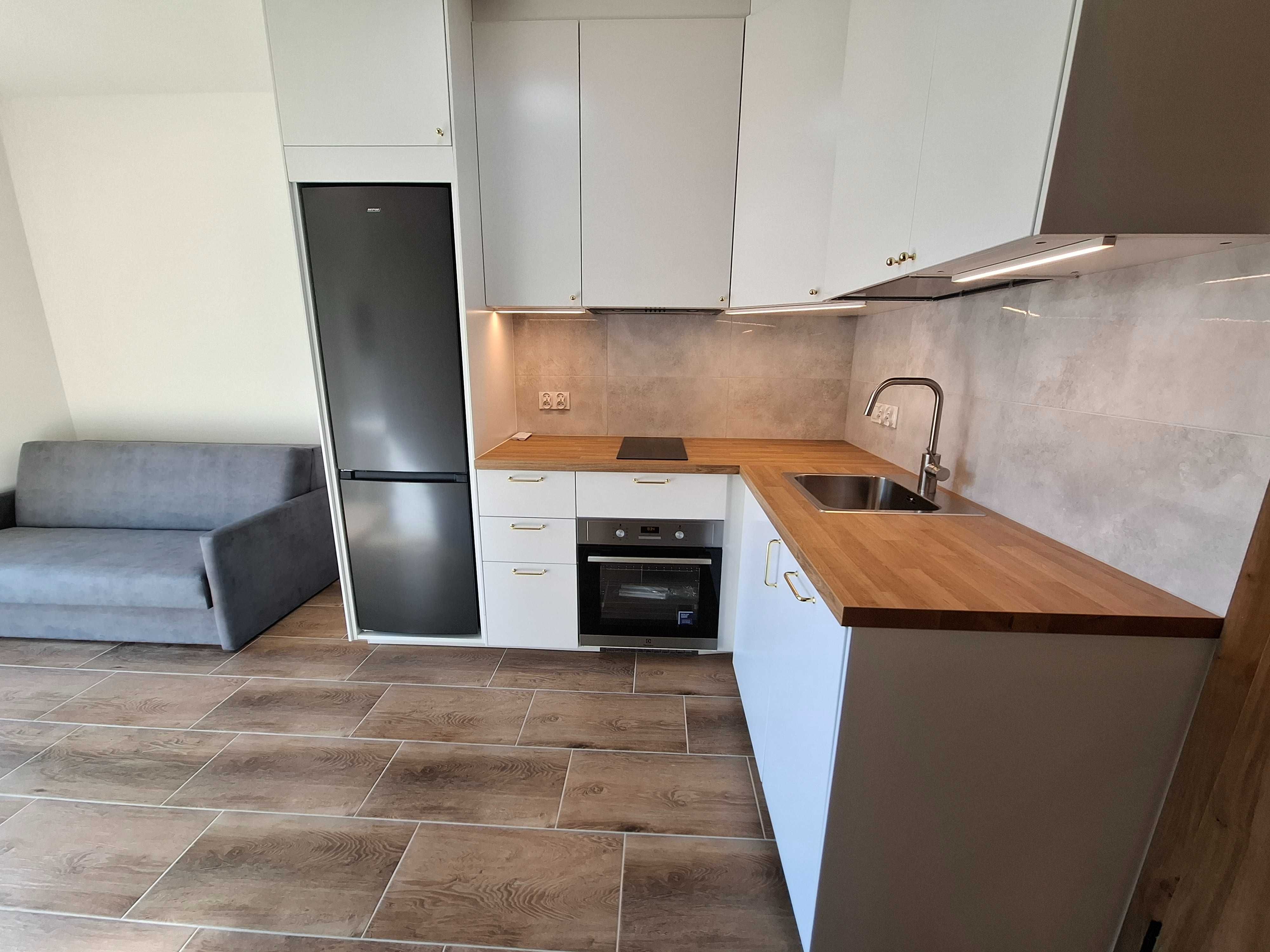 Compact Studio Apartment Near City Market