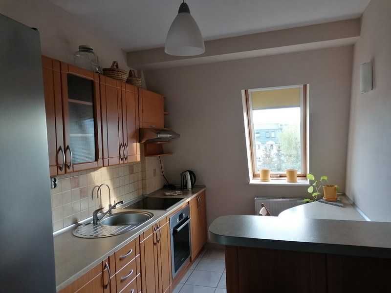 Modern 2-Bedroom Apartment Near Park with Parking