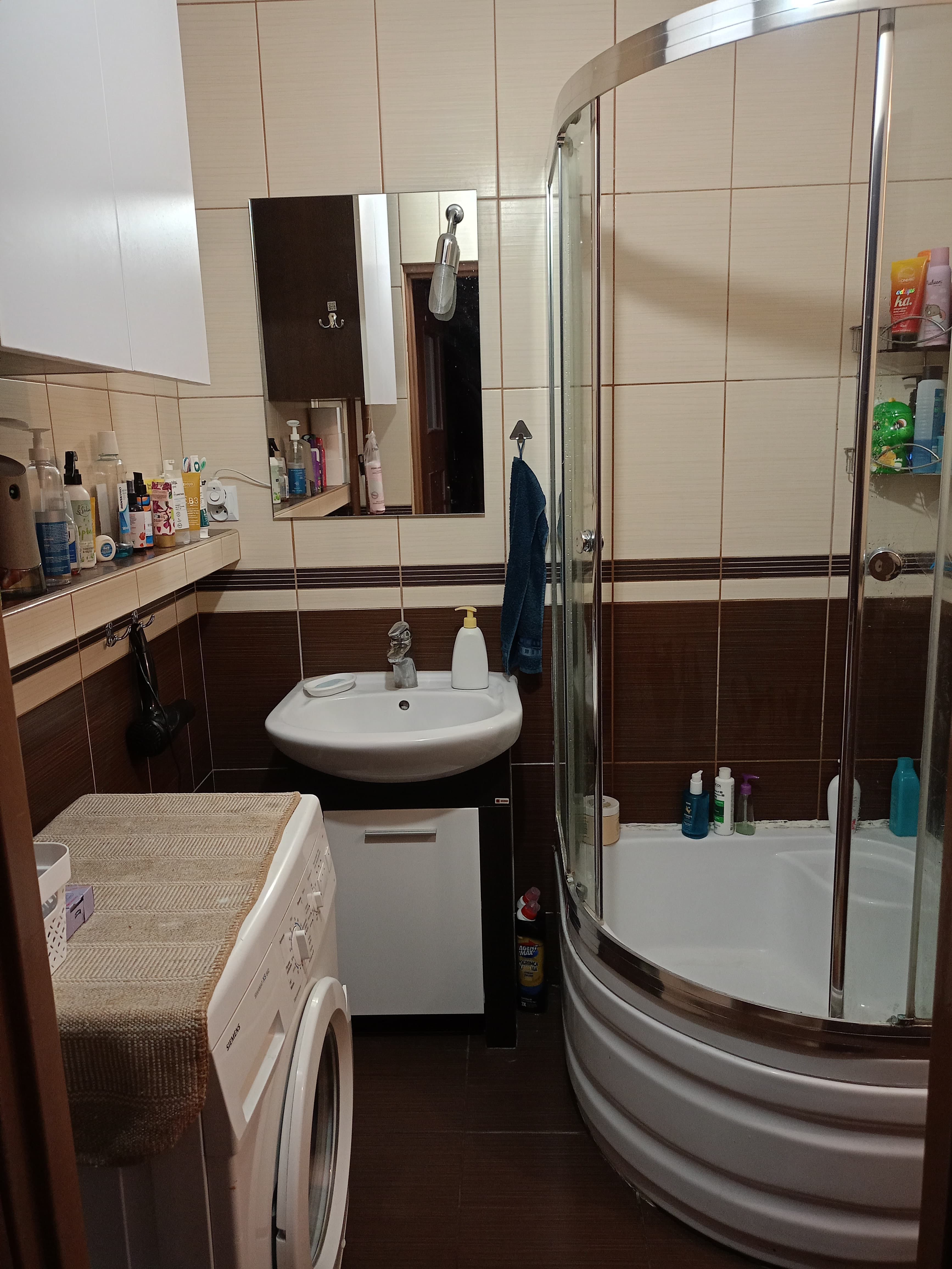 2-Bedroom Apartment Near Medical University with Balcony