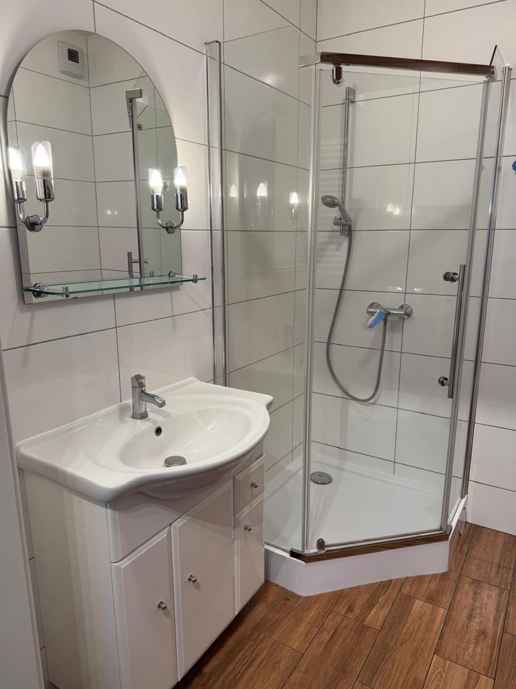 Modern 2-Bed Apartment with Parking in Gdansk