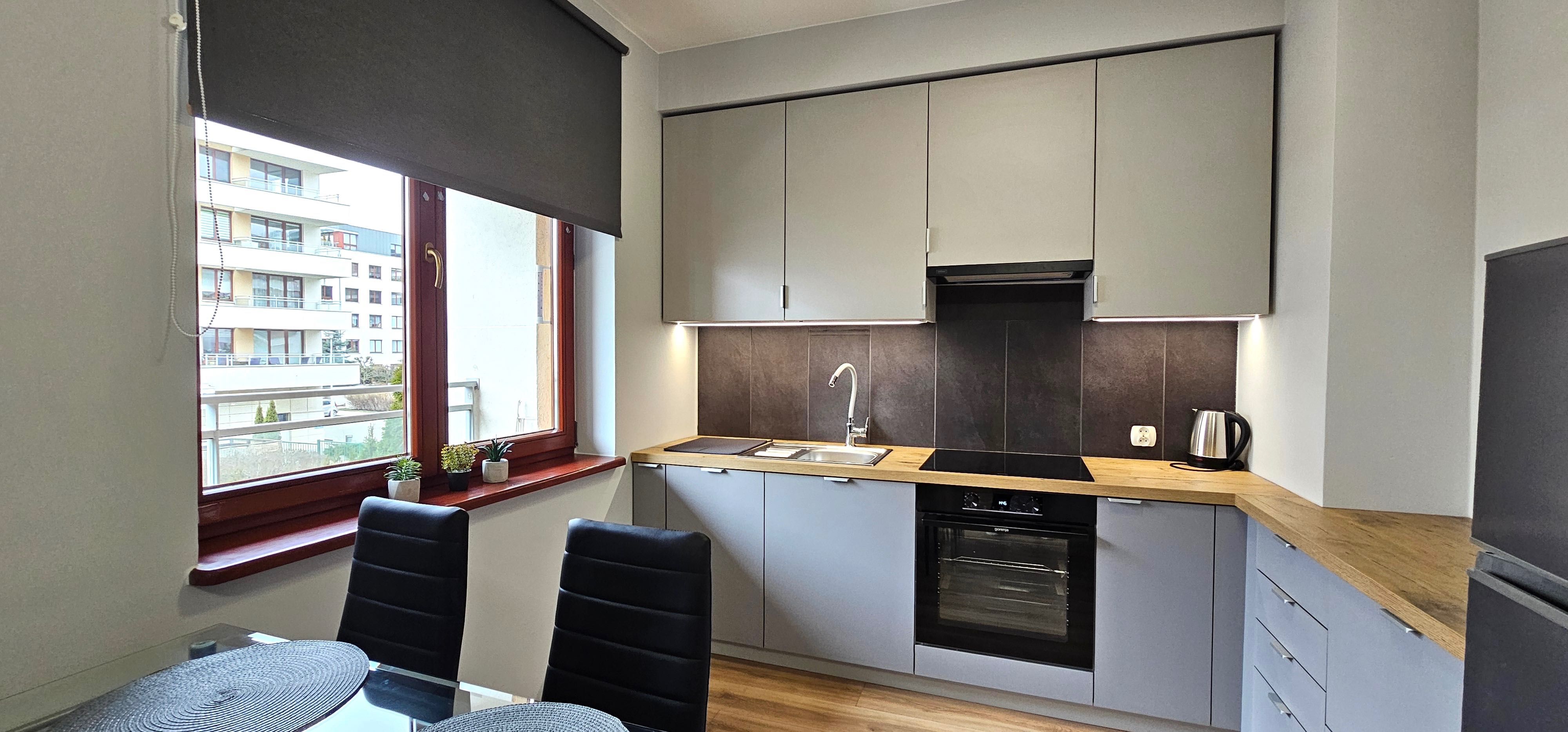 Modern 2-Bed Apartment with Balcony in Secured Complex