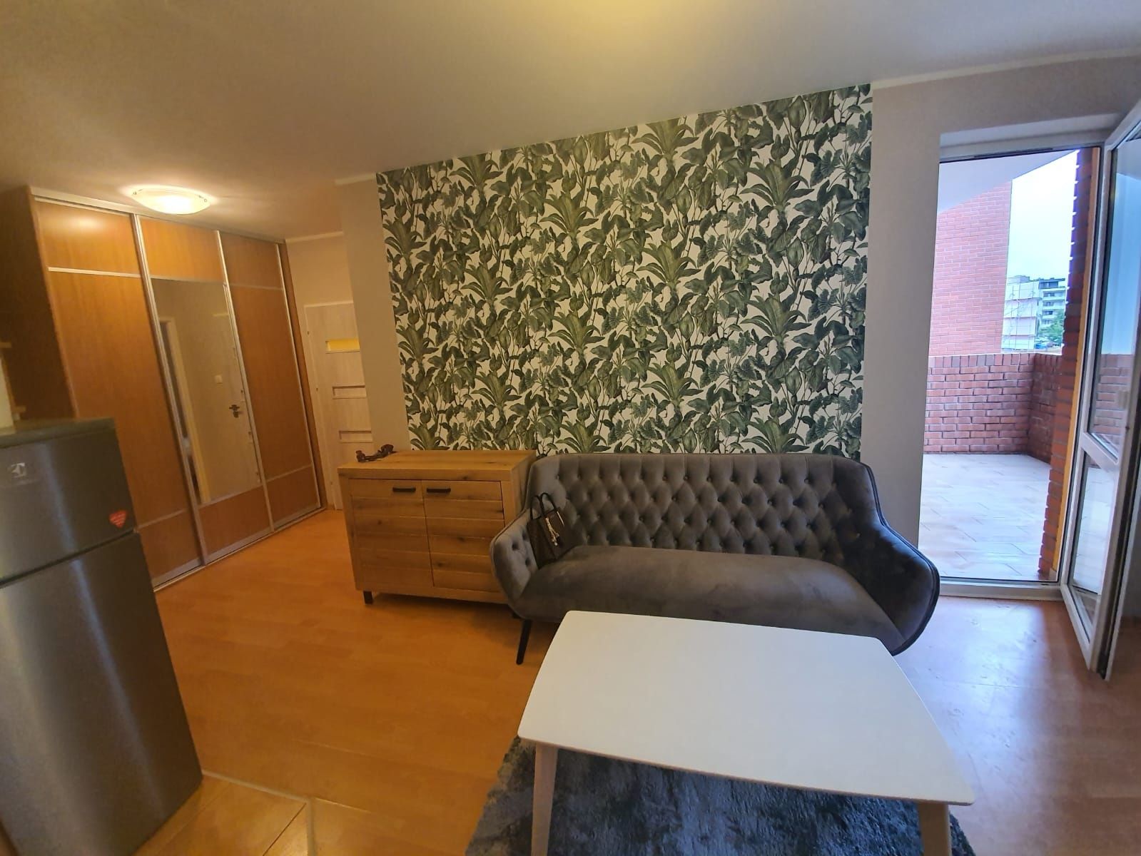 Modern 2-Bedroom Apartment with Balcony in Monitored Complex