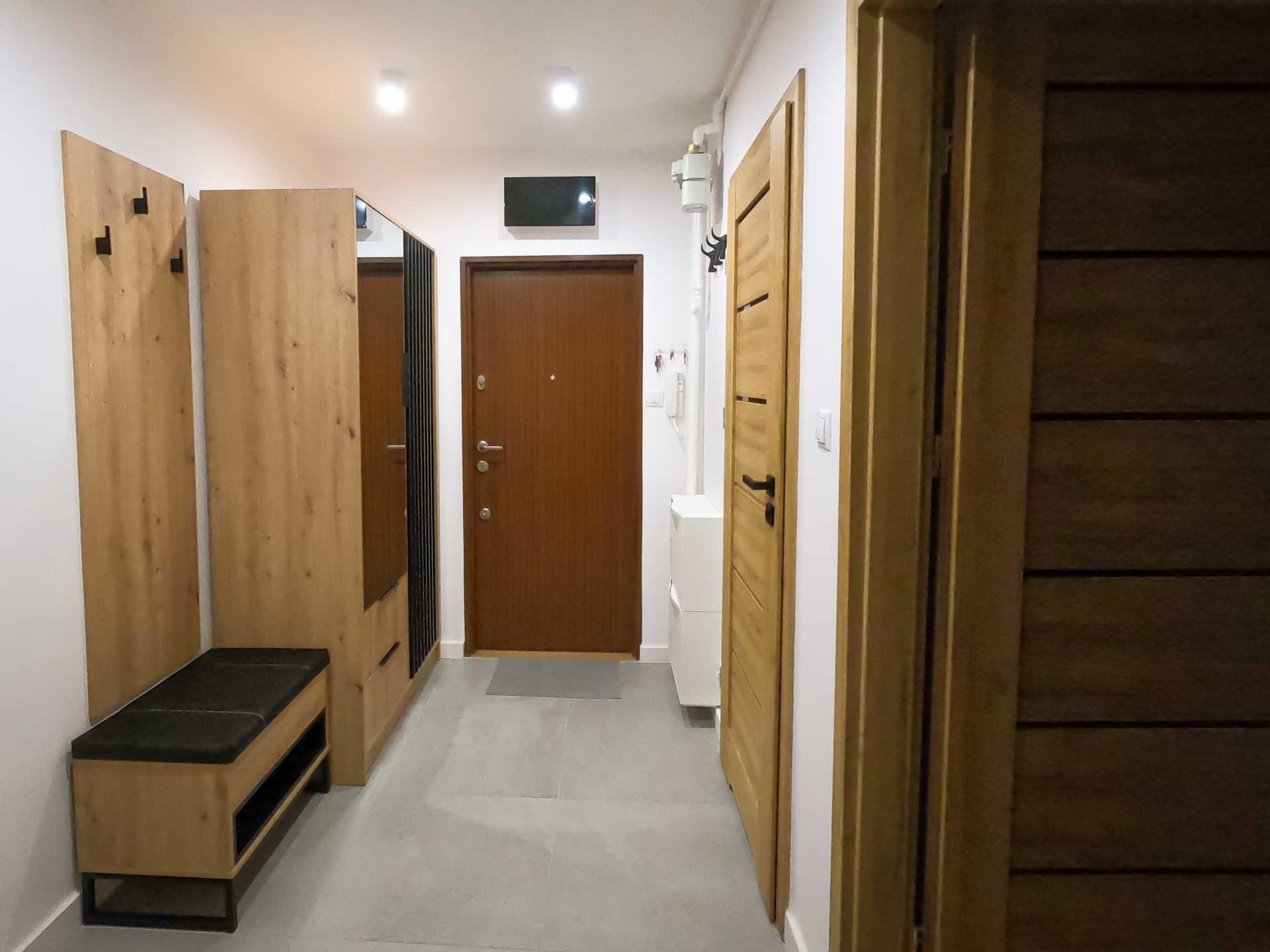 Modern 2-Bedroom Apartment with Elevator Near Park