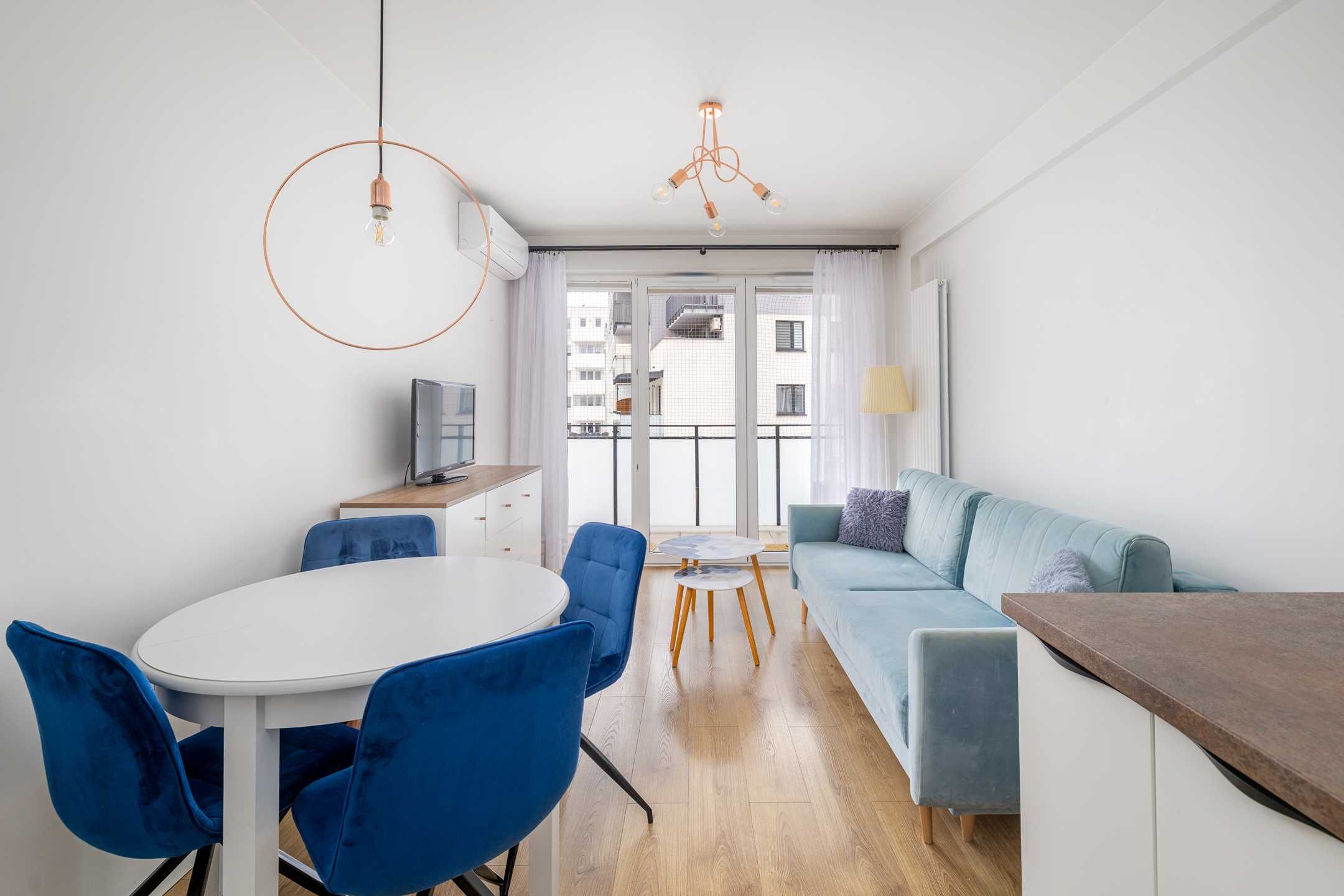 Modern 2-Bed Apartment with Balcony and Parking
