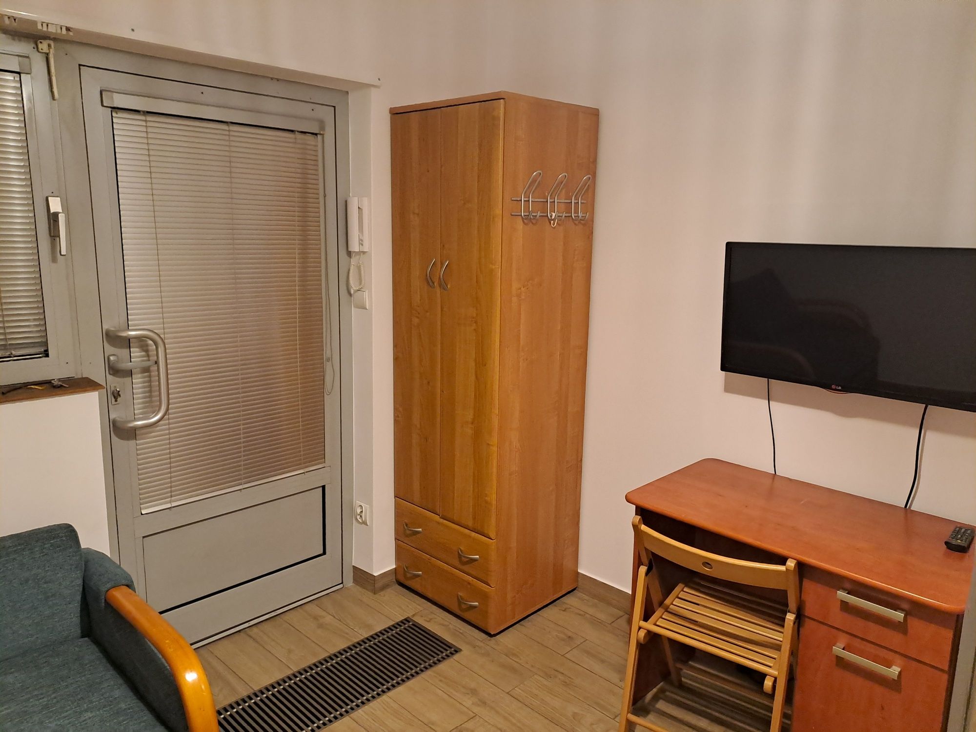 Cozy Studio Apartment in Kabaty with Utilities Included