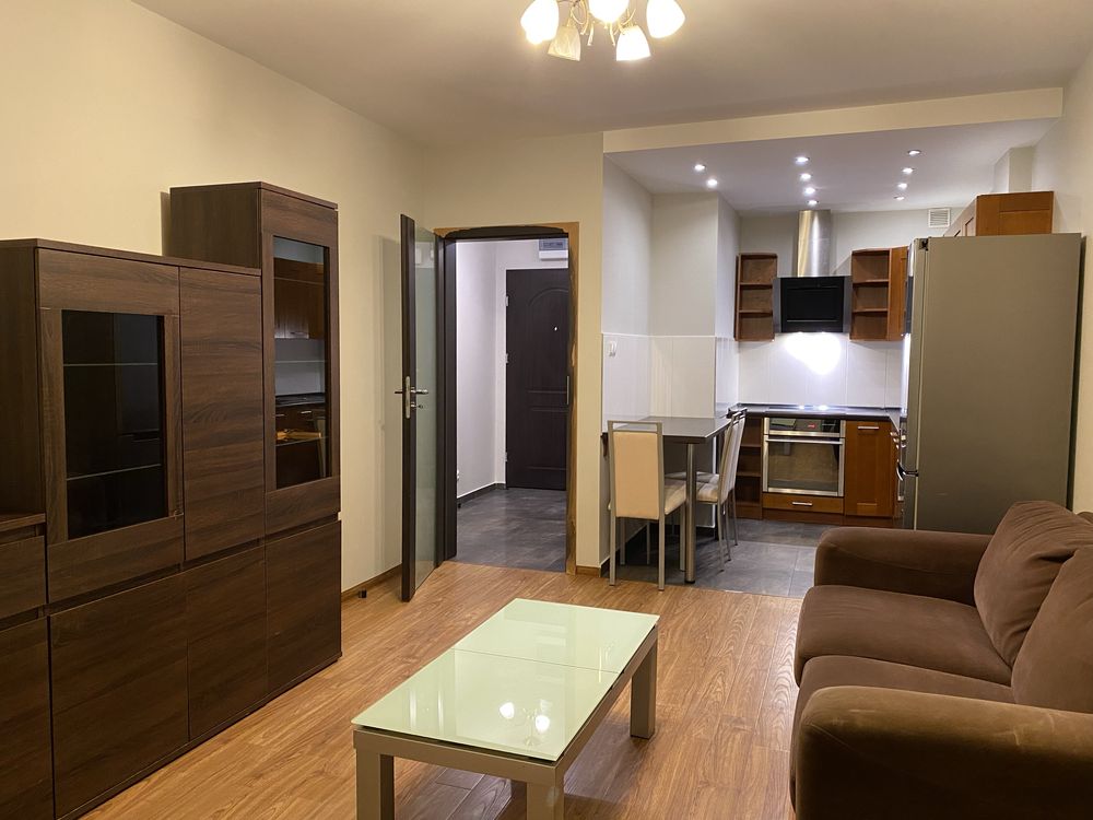 2-комнатная квартира с кухней-нишей, полностью меблированная, 40м2