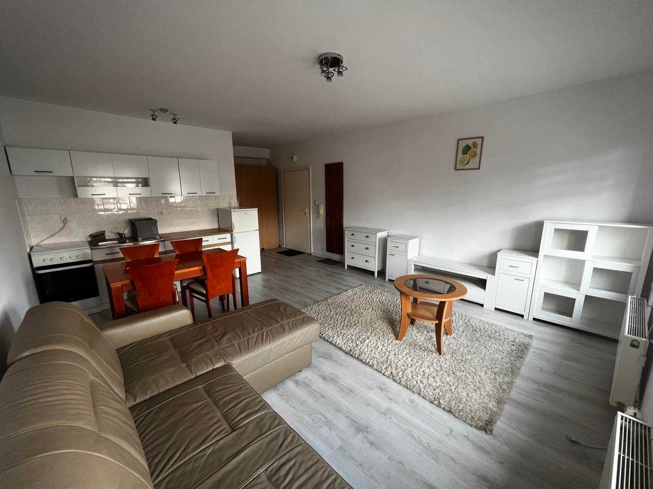 City Center Studio with Modern Kitchen