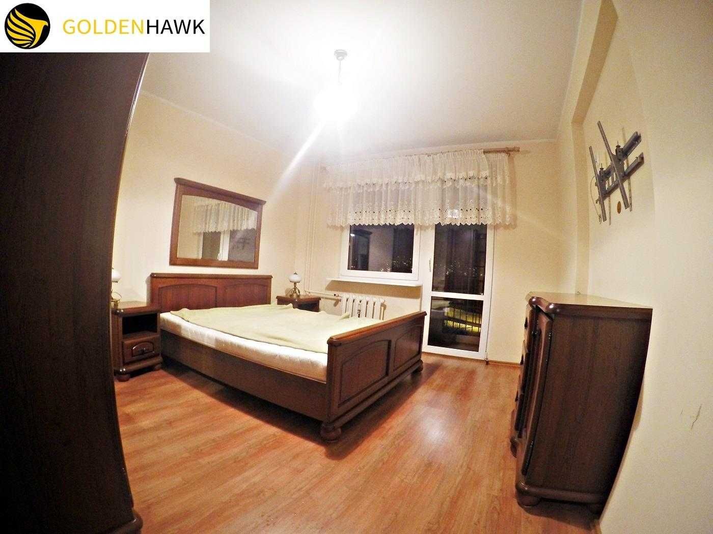 Жақын маңында паркі бар тыныс тұрғын ауданындағы 3 бөлмелі пәтер