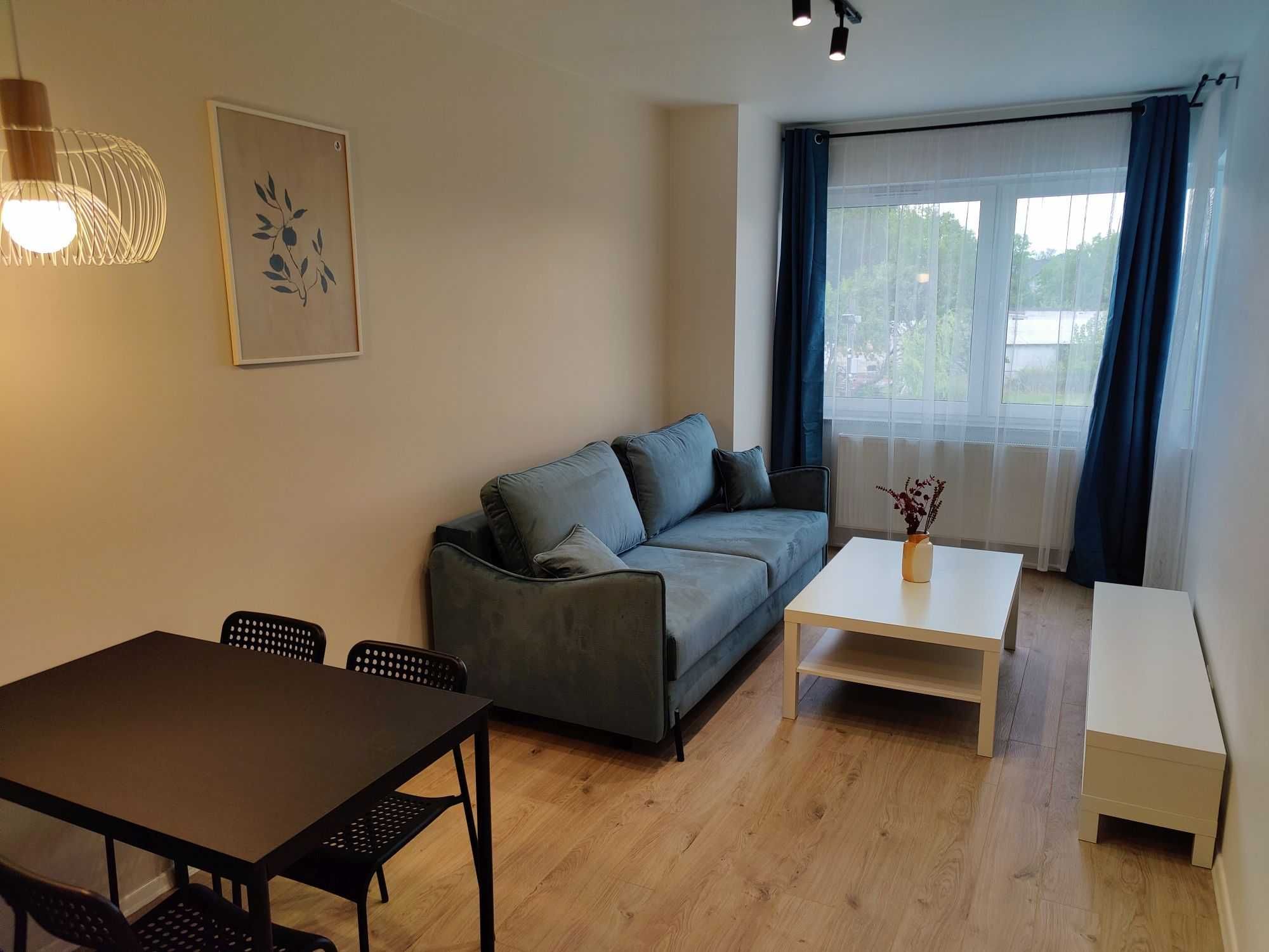 Comfortable 2-Bedroom Apartment with Parking