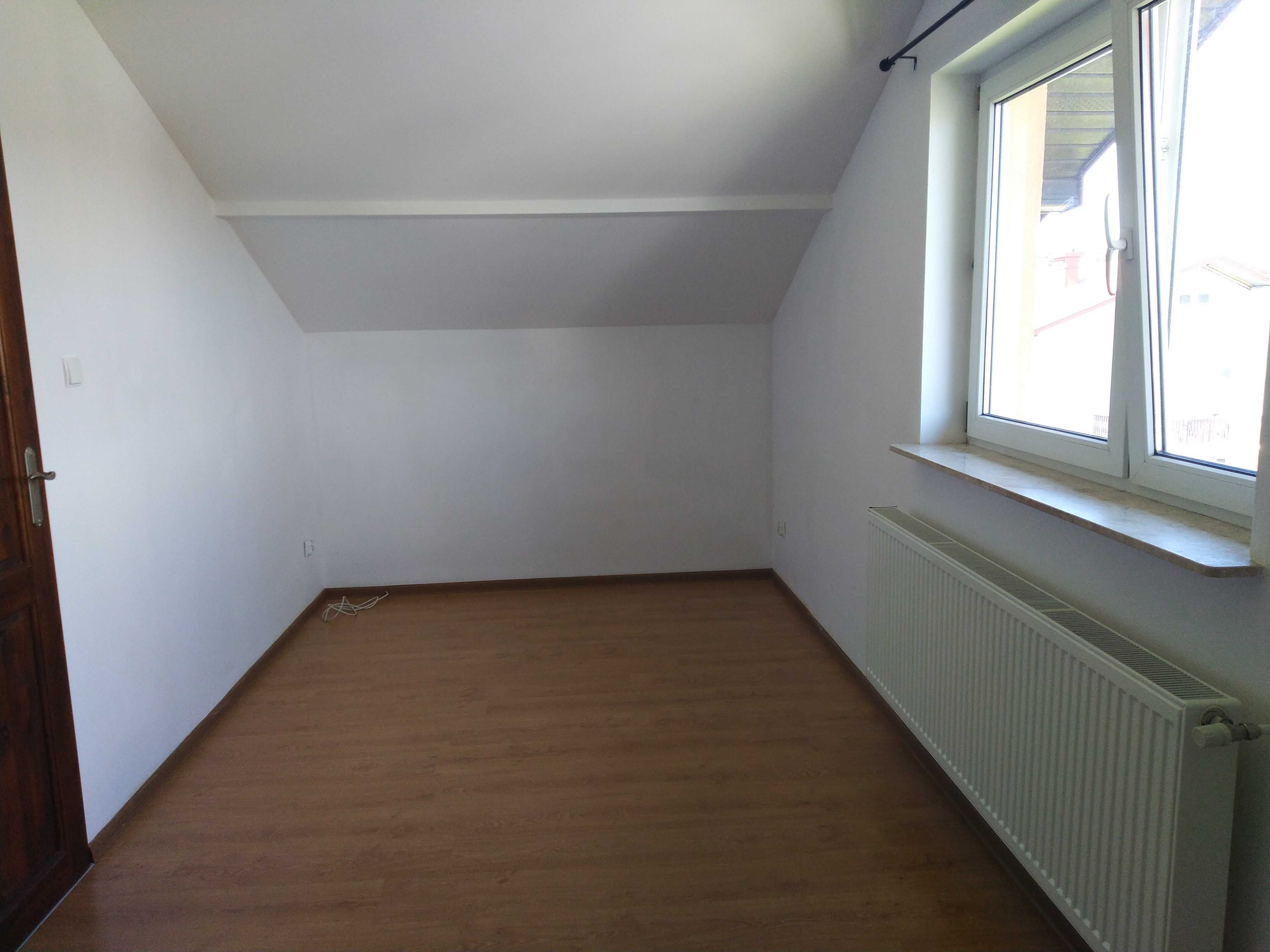 Уютная мансардная квартира в семейном доме, 40м², кухня, спальня, гостиная