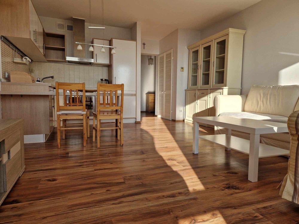 Modern 2-Bed Apartment Near Park with Balcony