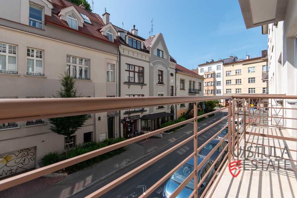 Spacious Renovated 3-Room Apartment in Krakow's Krowodrza District