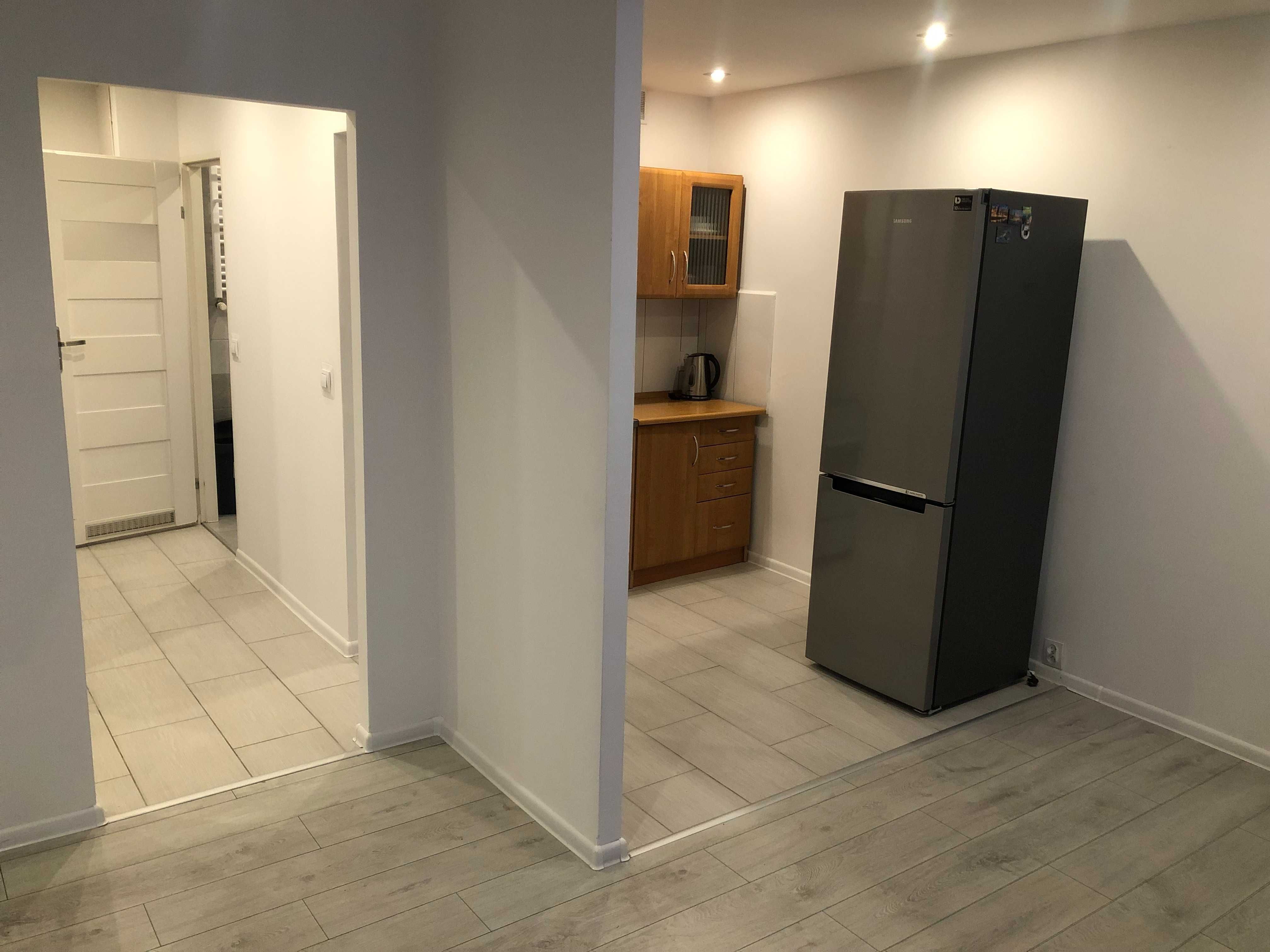 Сикорский көшесіндегі 2 бөлмелі пәтер, 48 м², жиһаздары бар