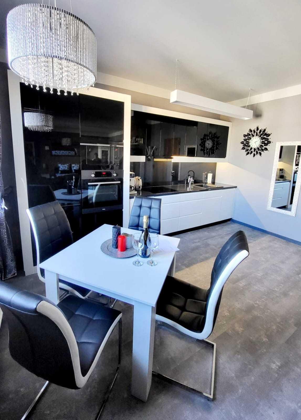 Stylish Luxury Apartments Near City Center with Modern Amenities
