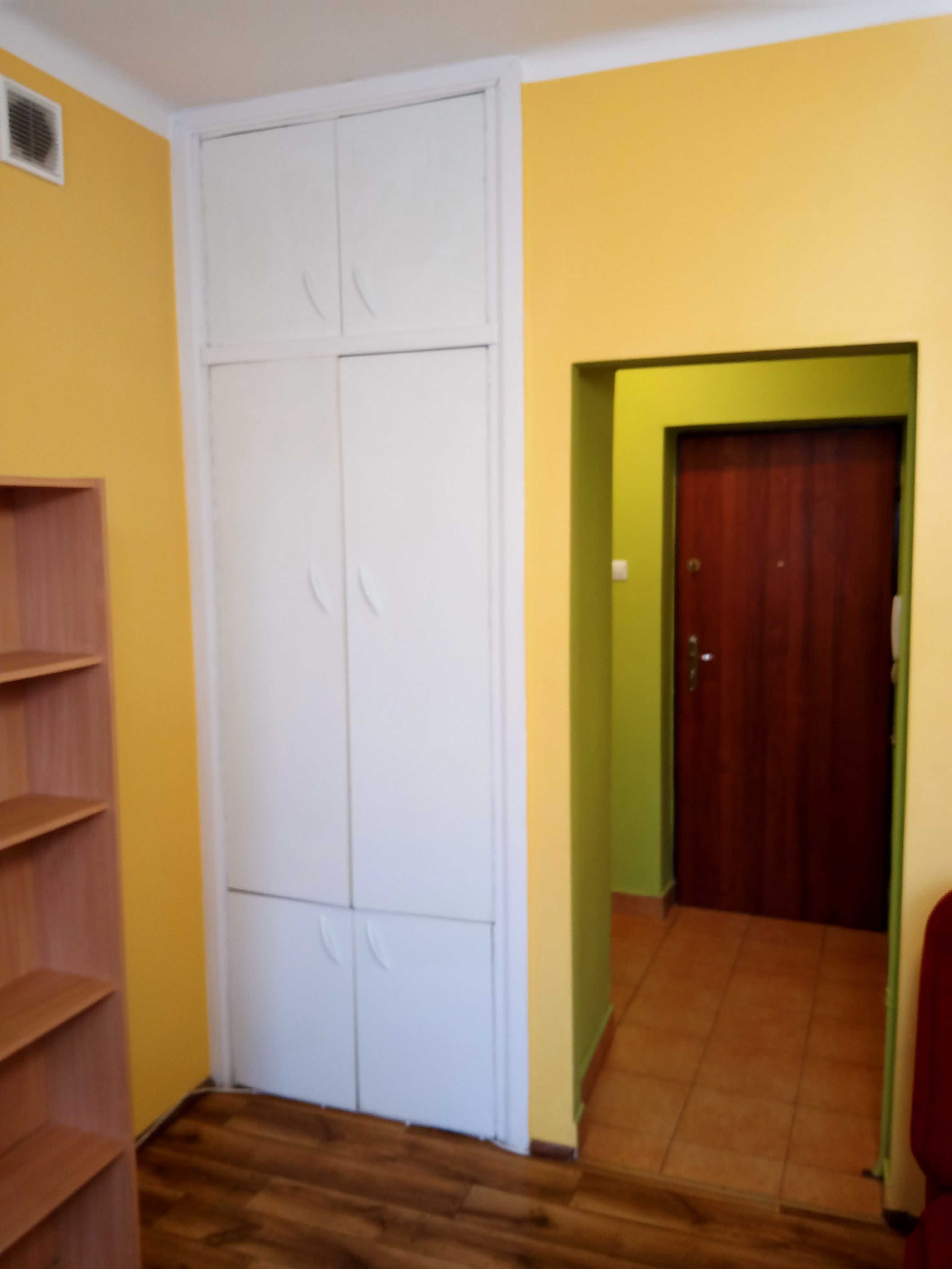 Небольшая студия 20м² с кухонной нишей и коммунальными услугами
